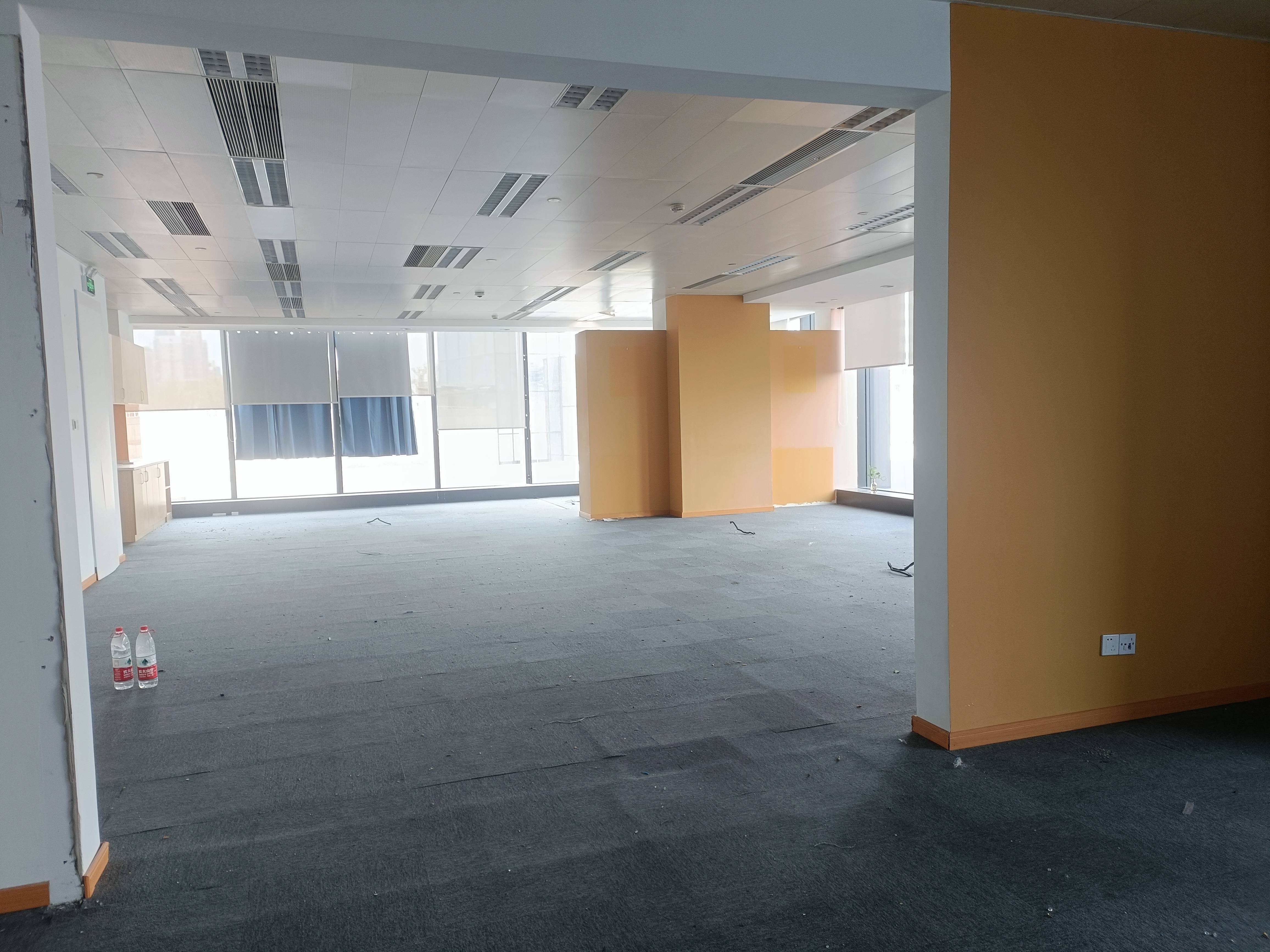 龙华上海绿地中心一期145平米写字楼出租