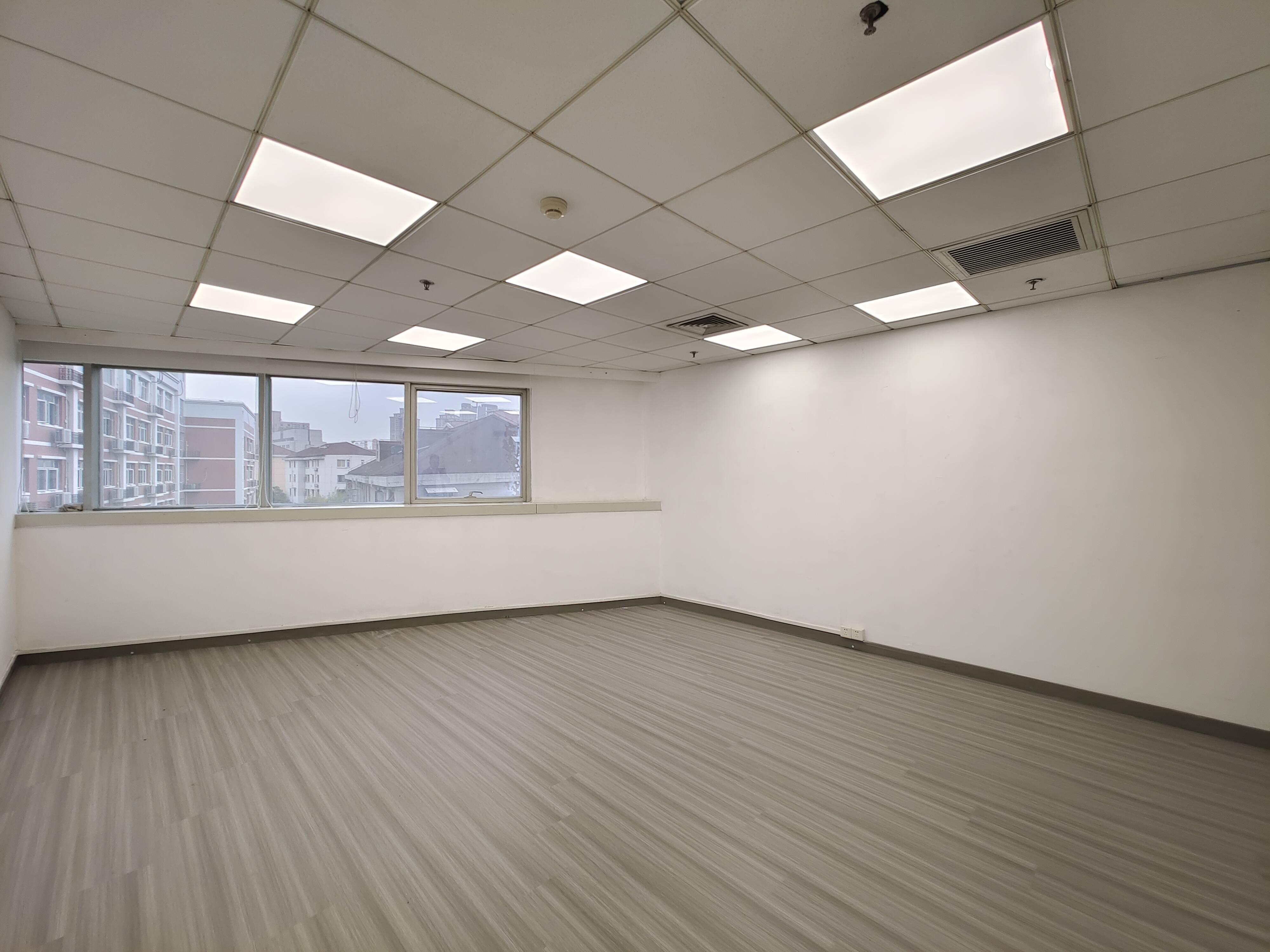 虹桥虹桥银城47平米写字楼出租