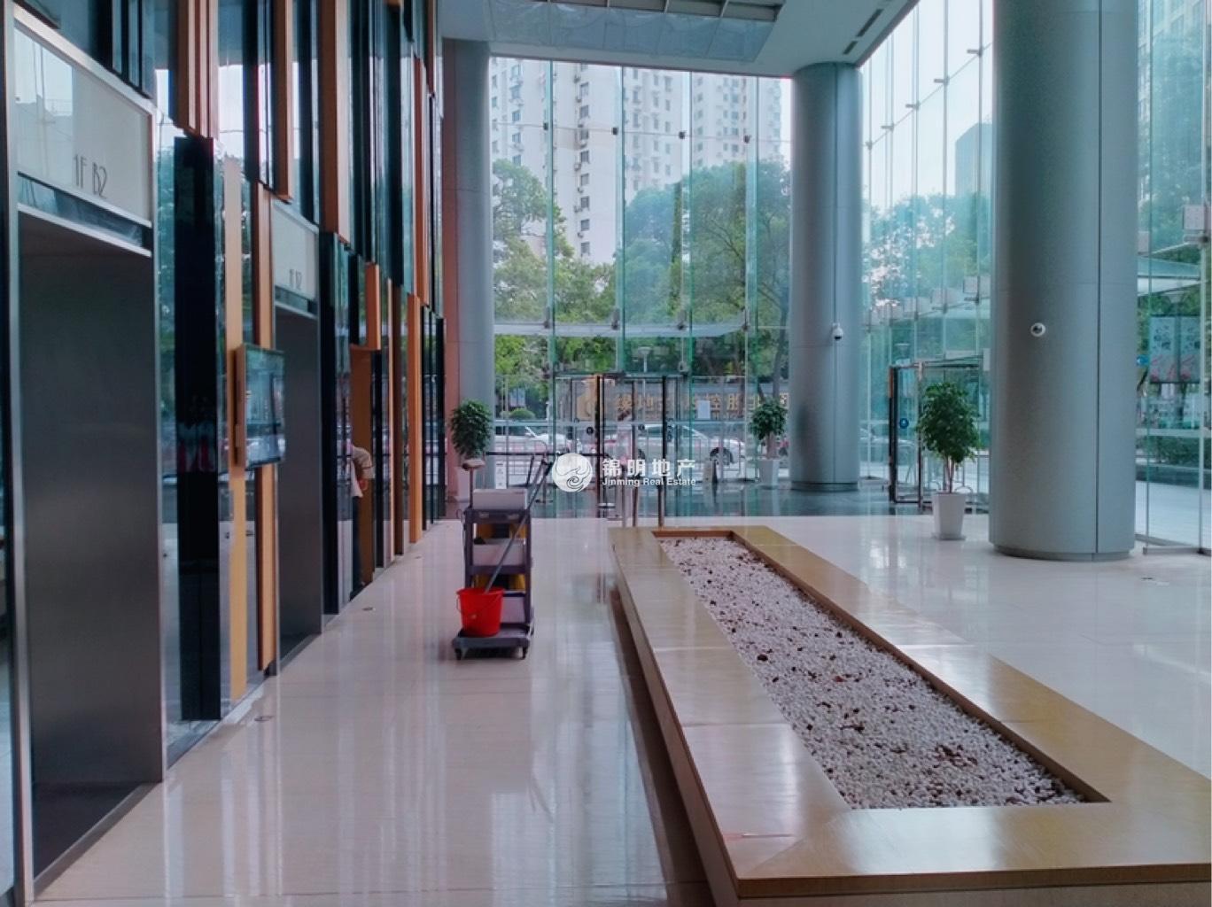 世博滨江绿地海外滩188平米写字楼出租