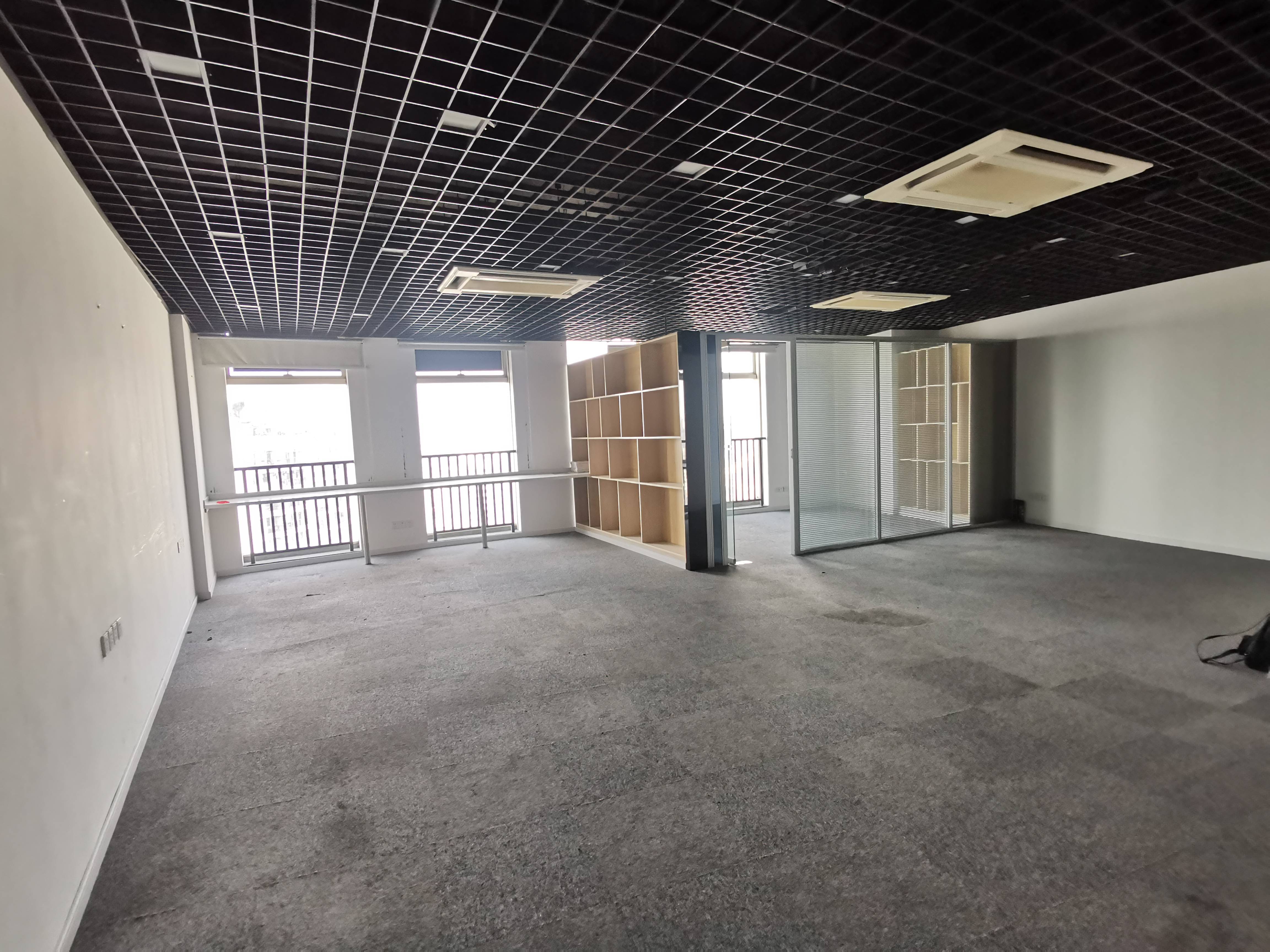 长寿路源达大厦132平米写字楼出租