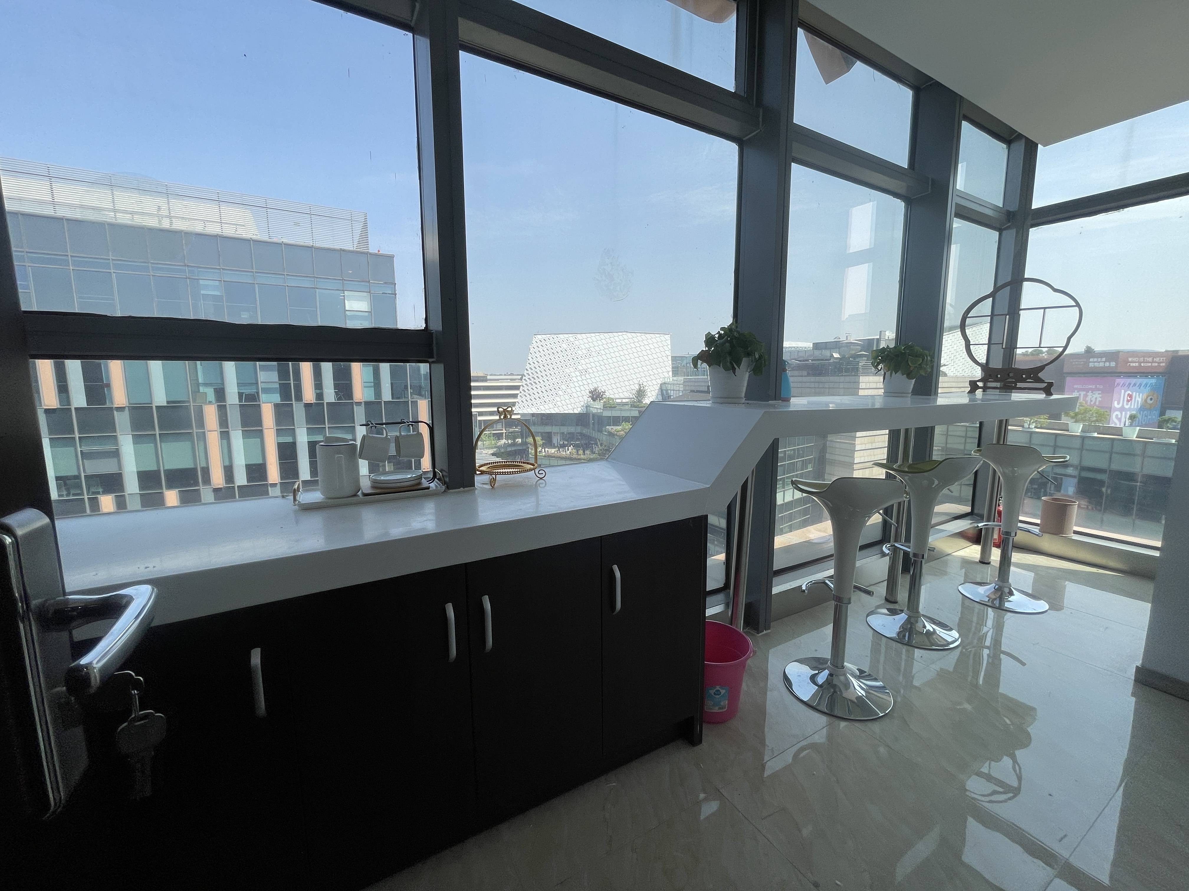 金虹桥龙湖虹桥天街115平米写字楼出租