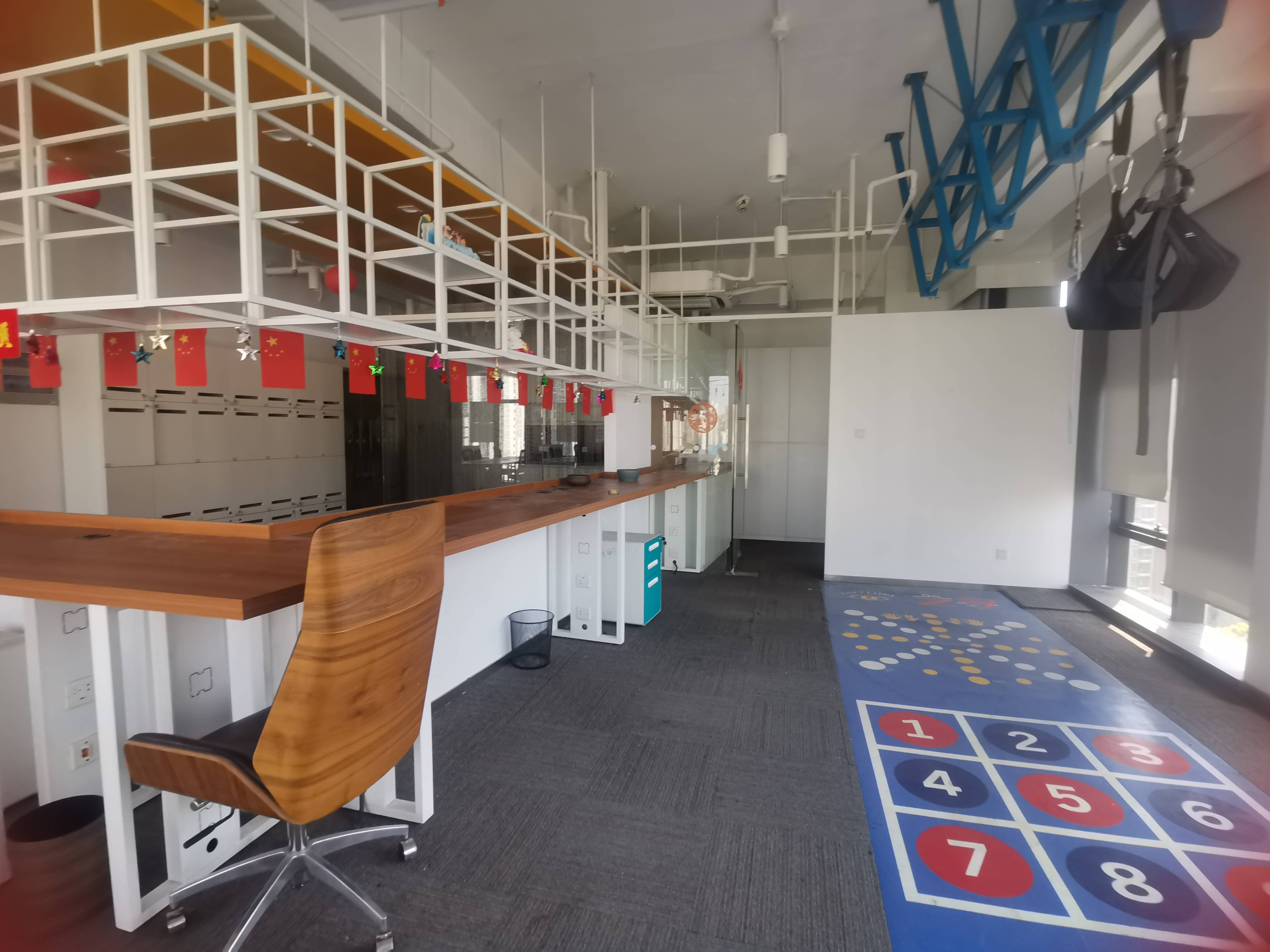 曹杨汇融大厦94平米写字楼出租