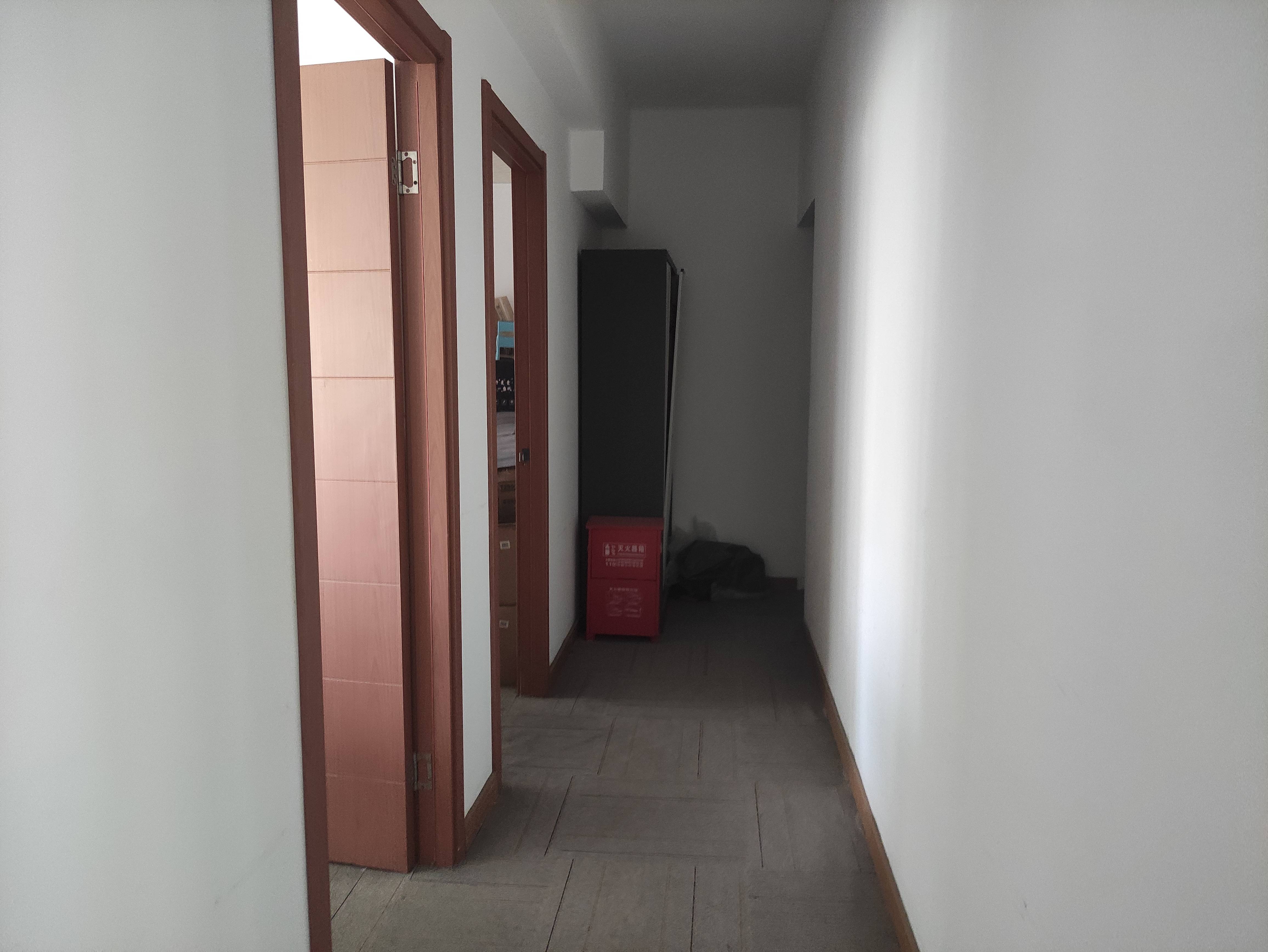 中山公园虹桥国际大厦266平米写字楼出租