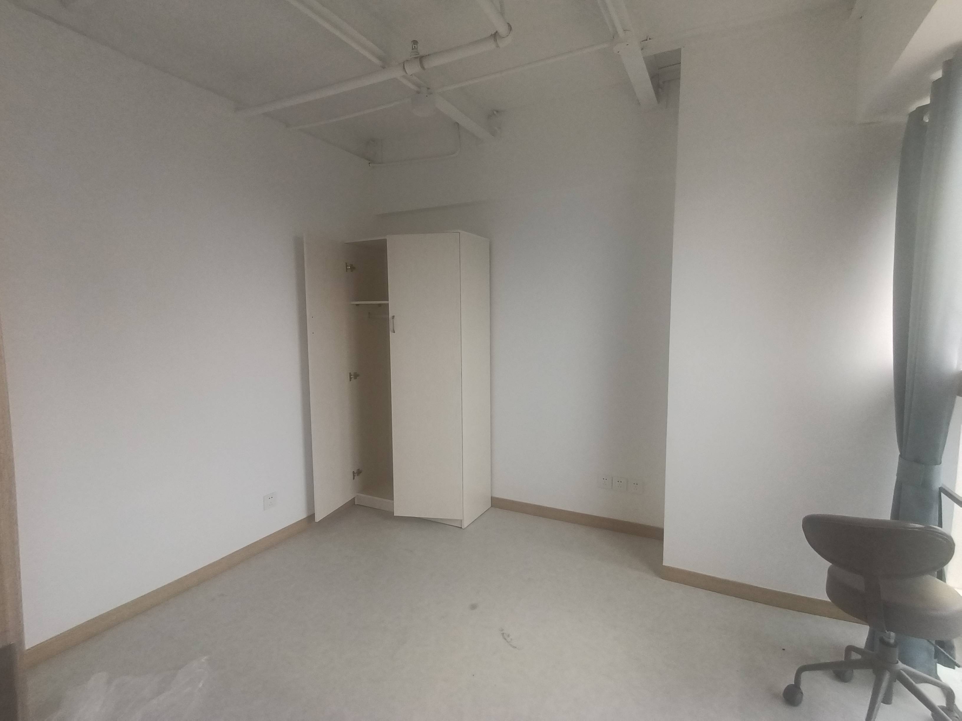 莘庄绿地蓝海77平米写字楼出租