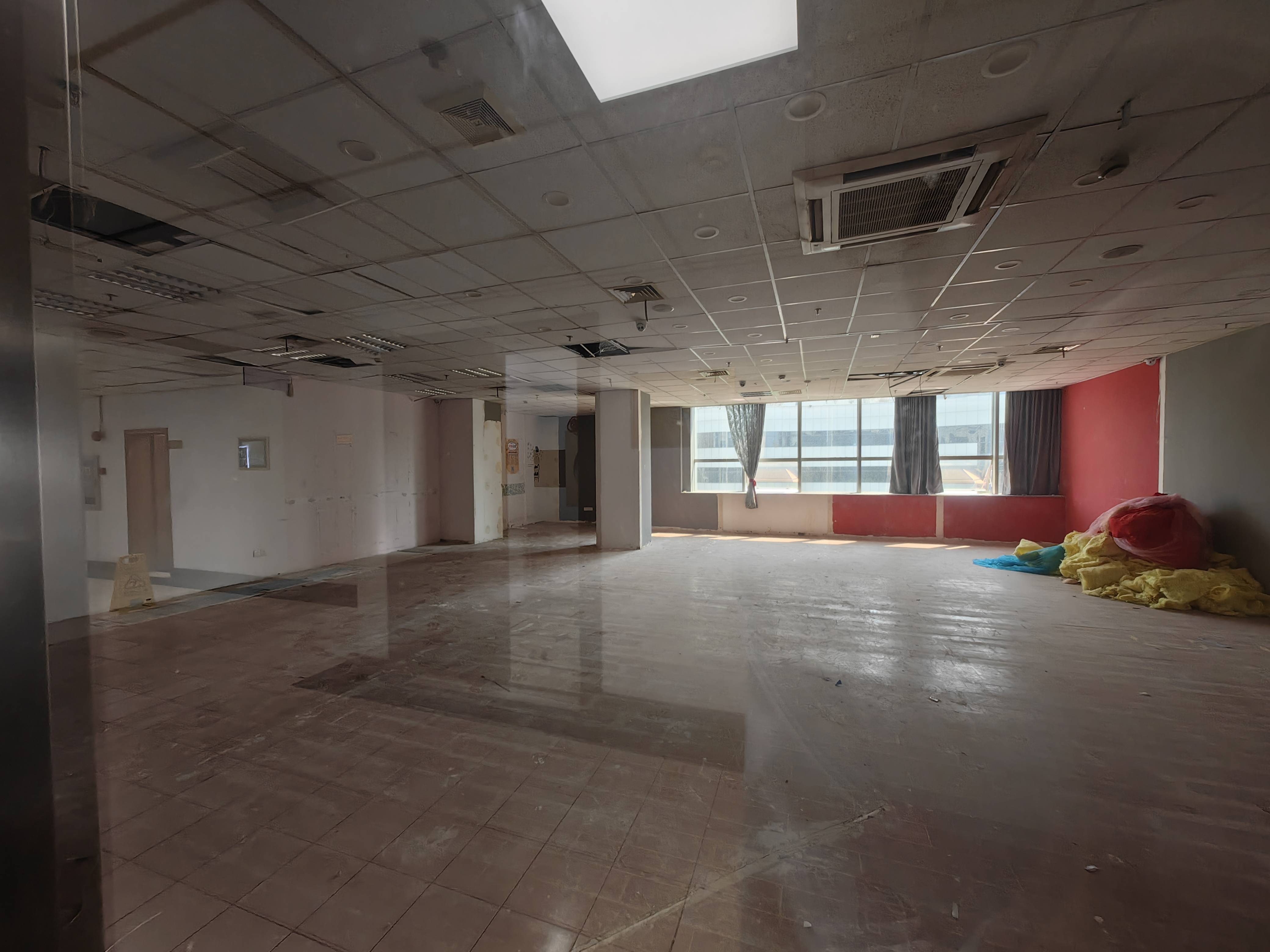 鞍山莱克大厦175平米写字楼出租