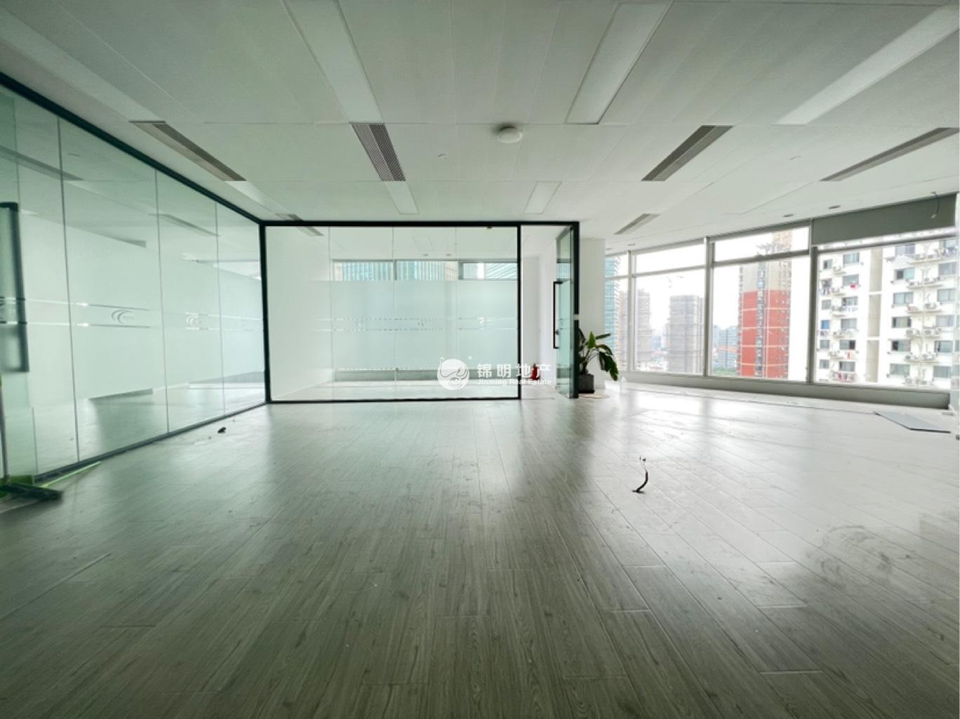 世博滨江绿地海外滩200平米写字楼出租