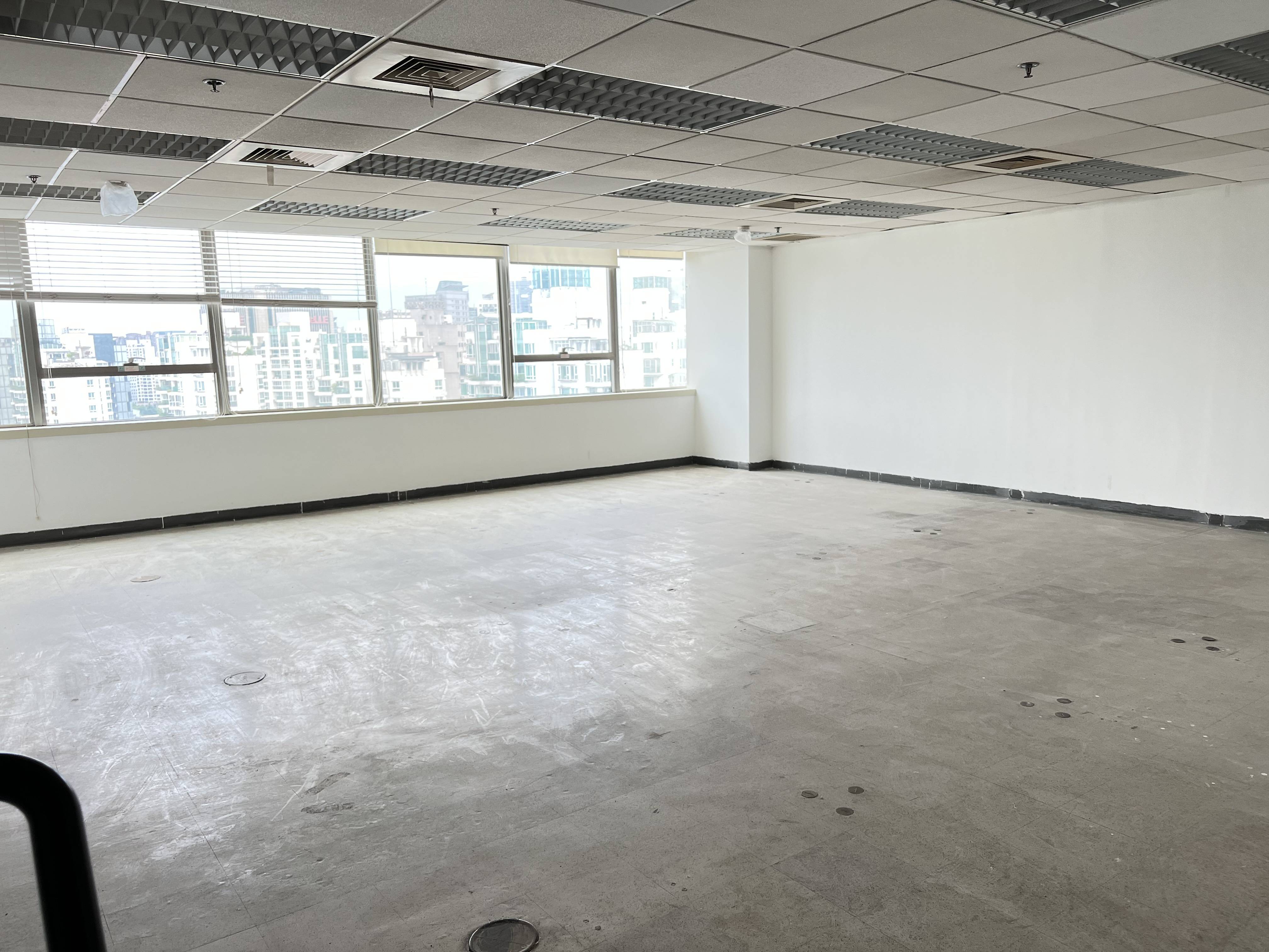 徐家汇兆丰环球大厦98平米写字楼出租