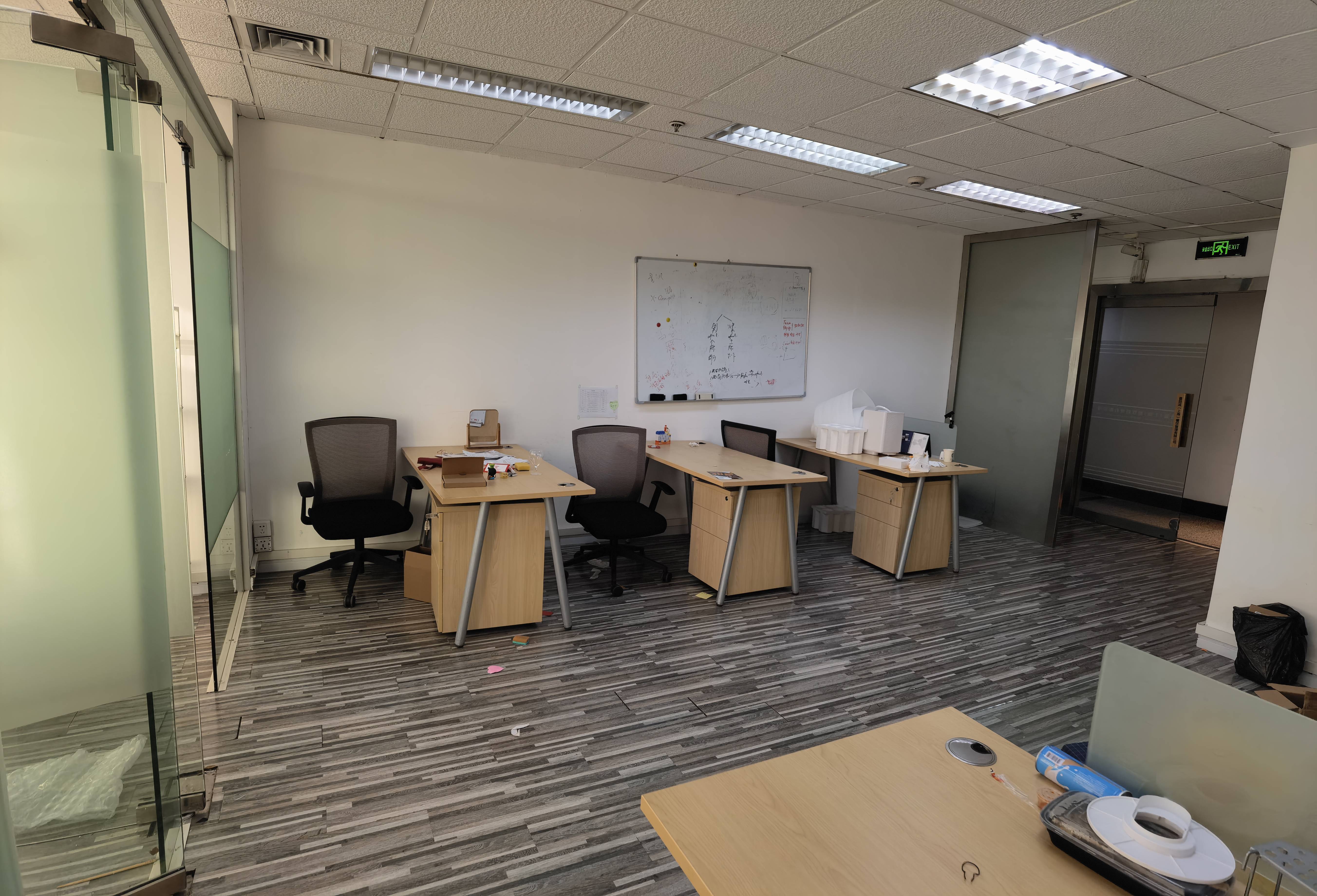 南京西路仲益大厦68平米写字楼出租