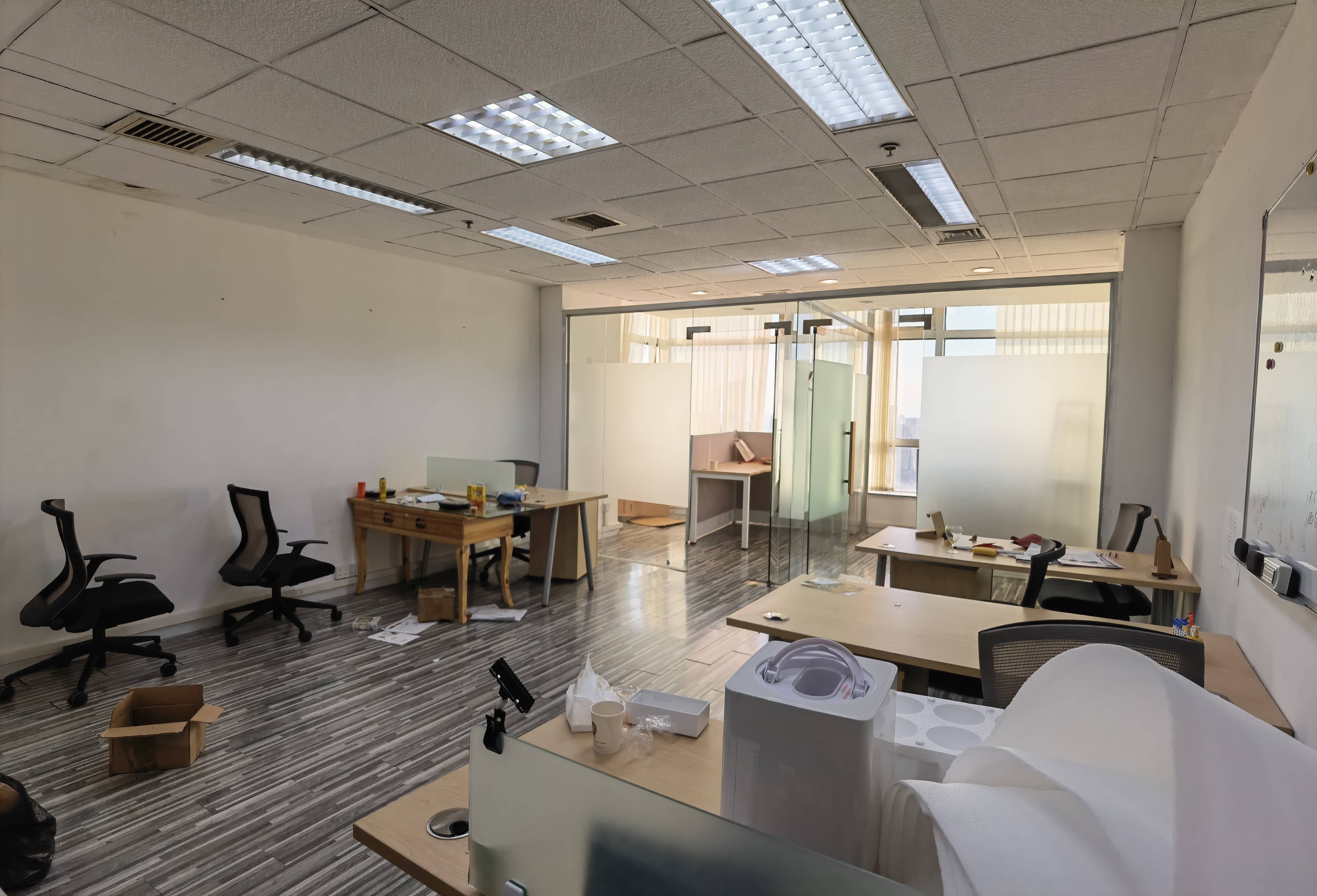 南京西路仲益大厦68平米写字楼出租