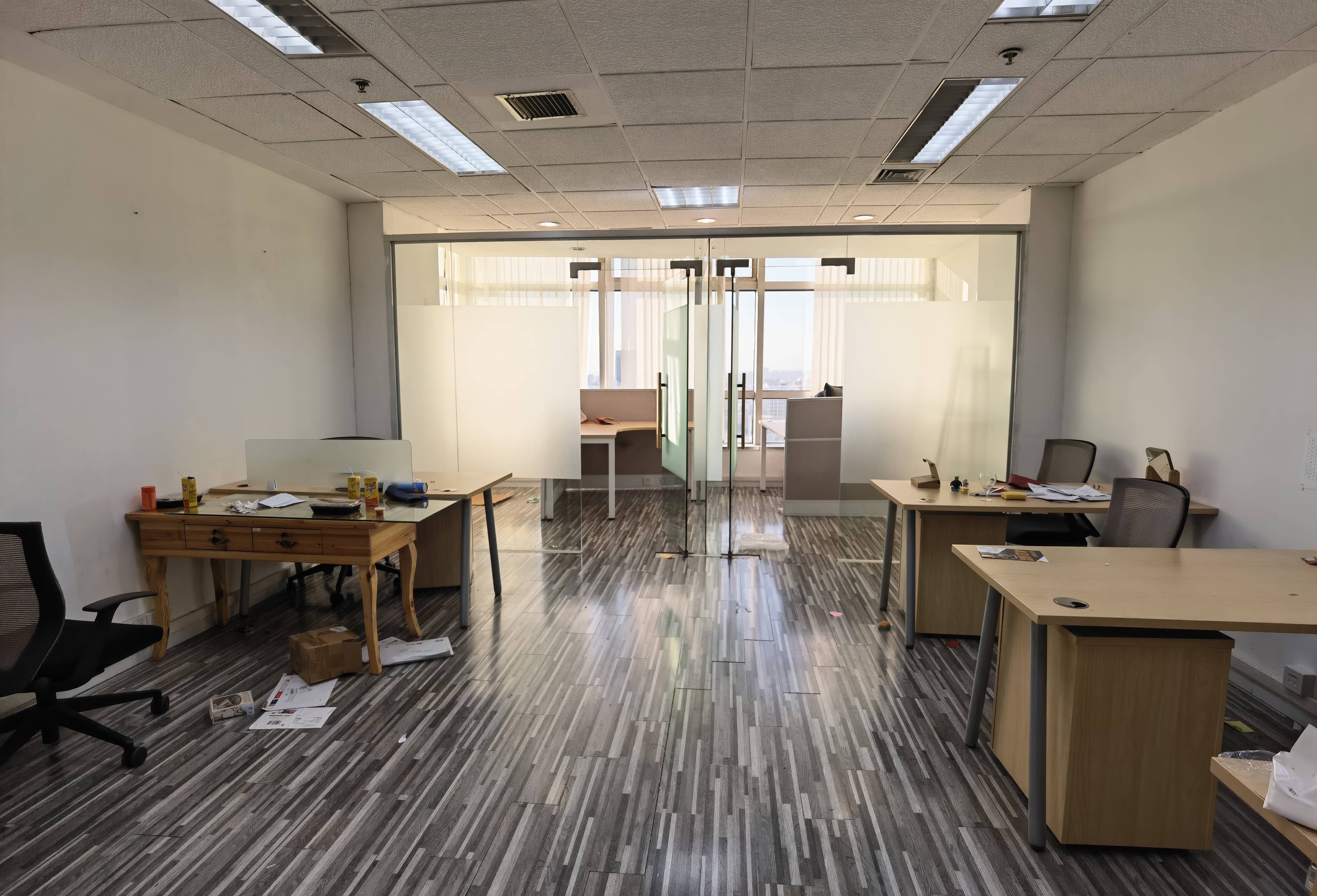 南京西路仲益大厦68平米写字楼出租