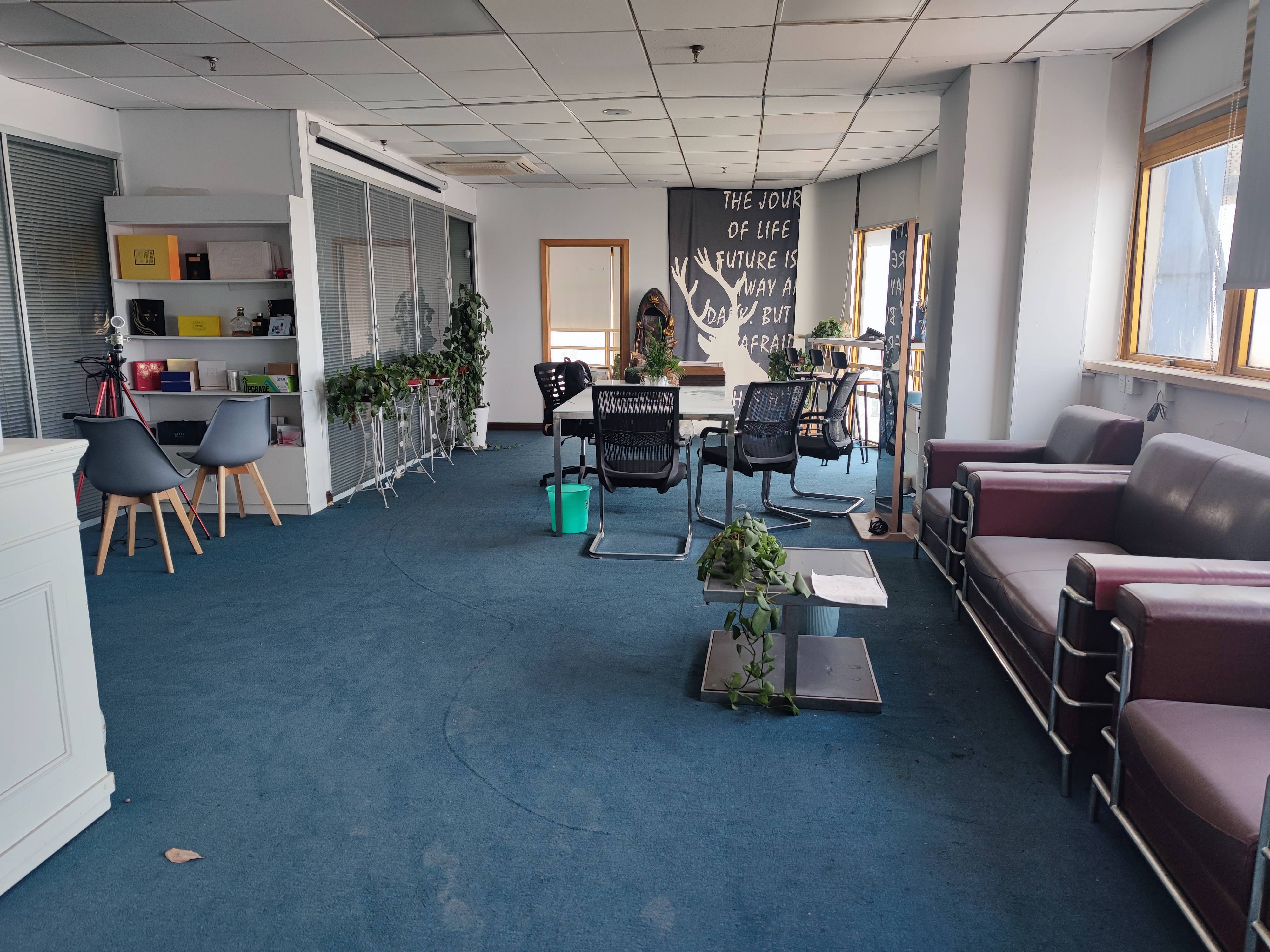 不夜城云华科技大厦82平米写字楼出租