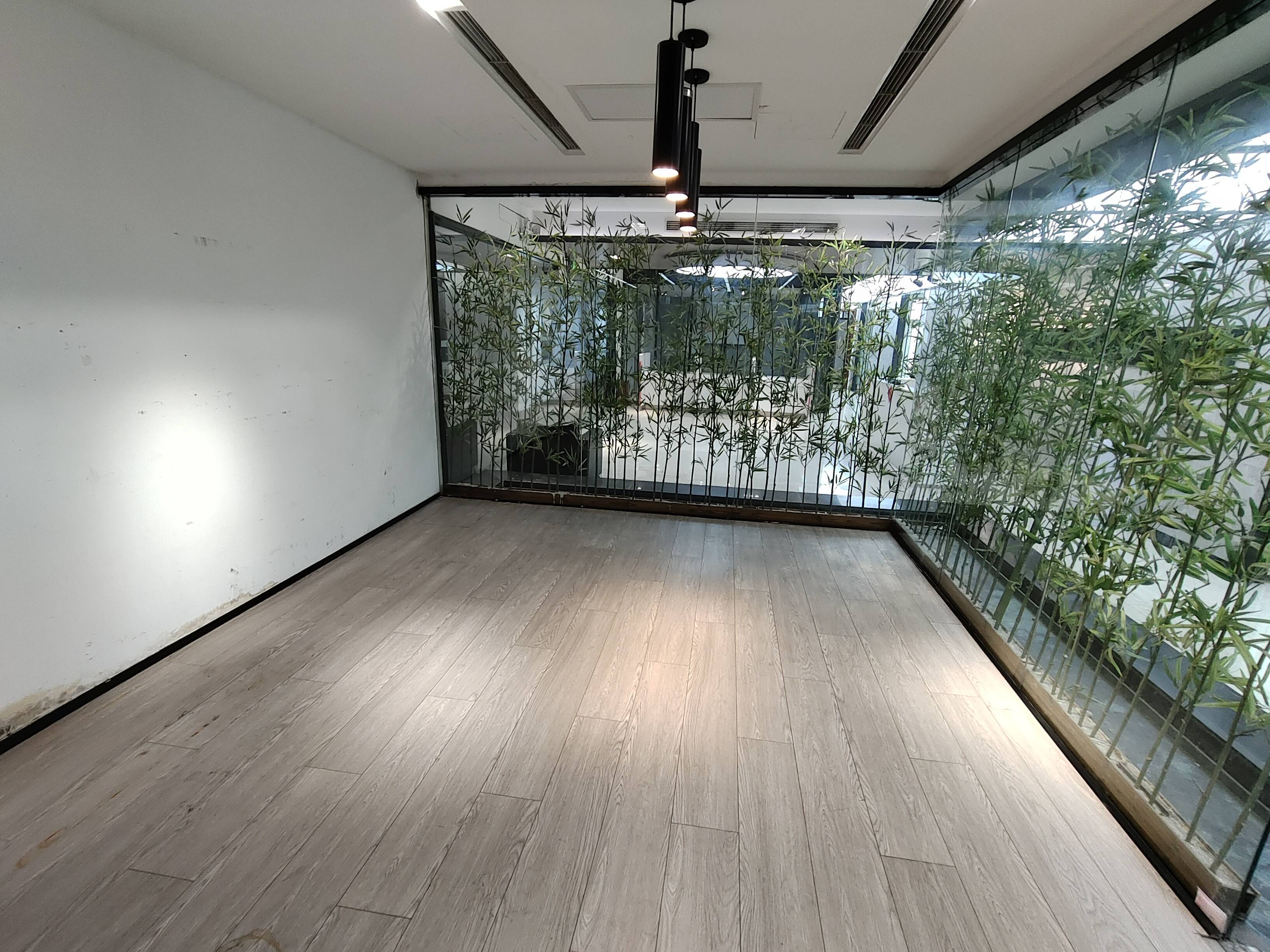 陆家嘴新上海国际大厦694平米写字楼出租