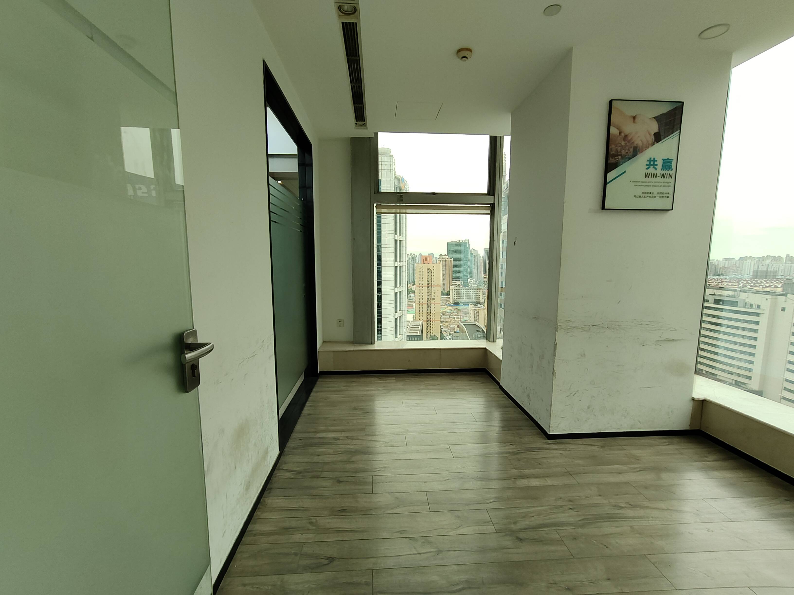 陆家嘴新上海国际大厦694平米写字楼出租