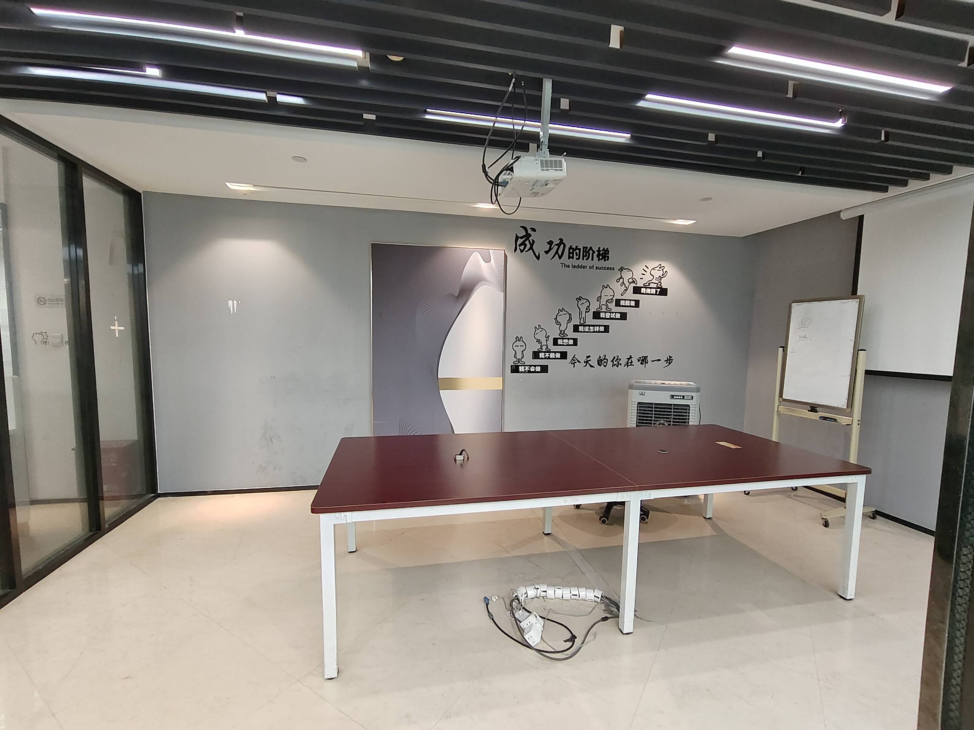 陆家嘴新上海国际大厦694平米写字楼出租