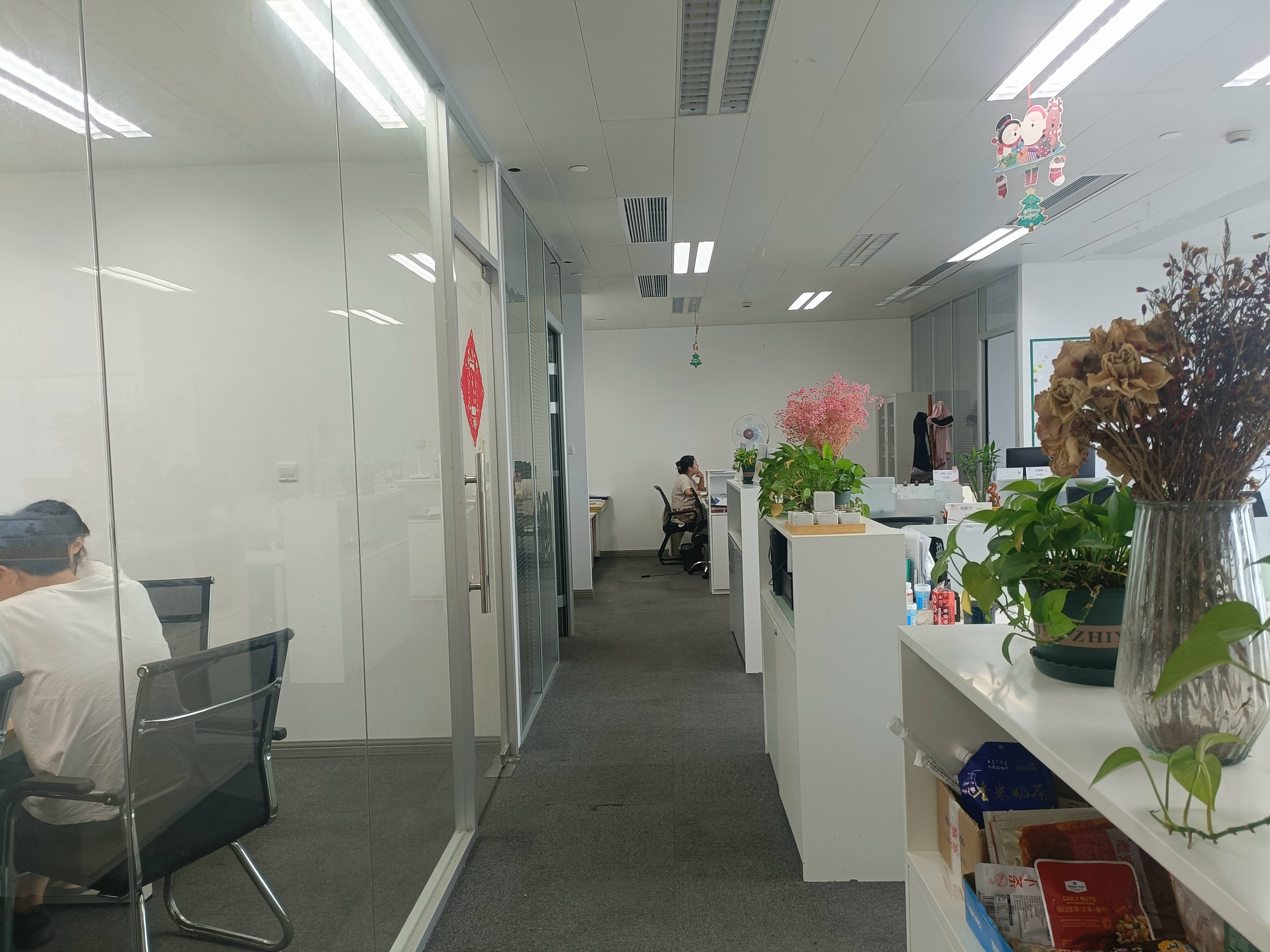 龙华上海绿地中心一期179平米写字楼出租