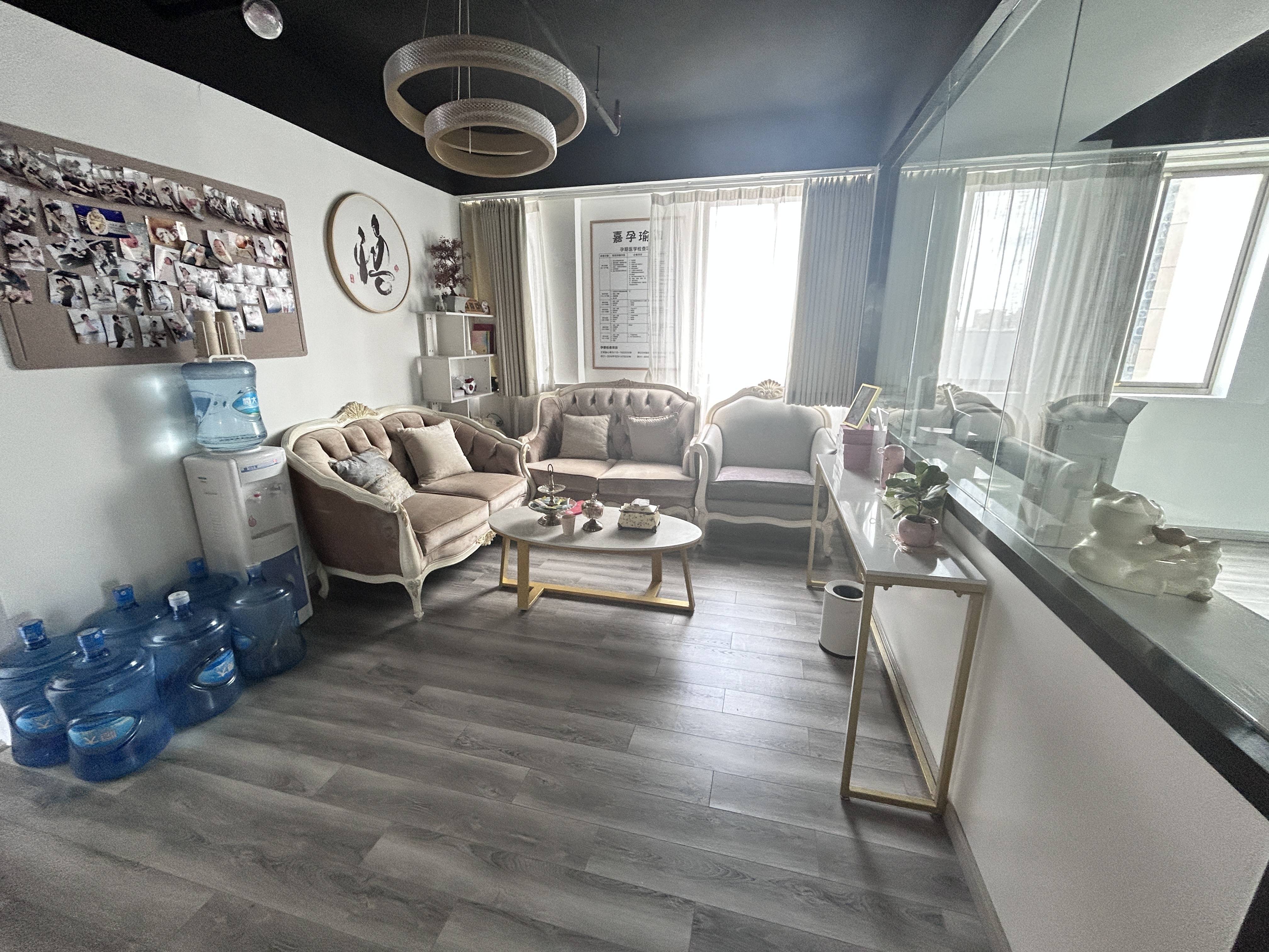 徐家汇汇银广场141平米写字楼出租