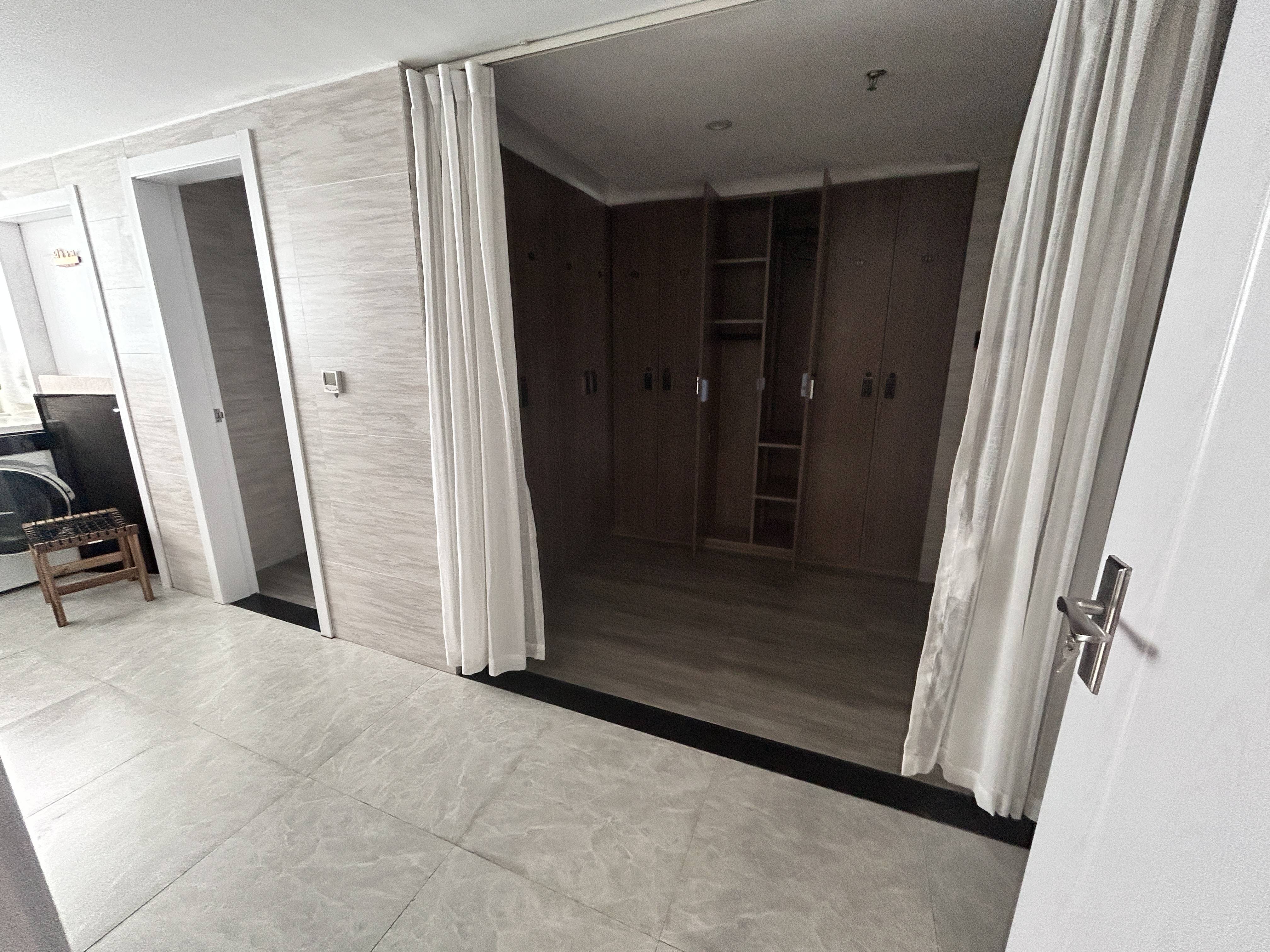 徐家汇汇银广场141平米写字楼出租