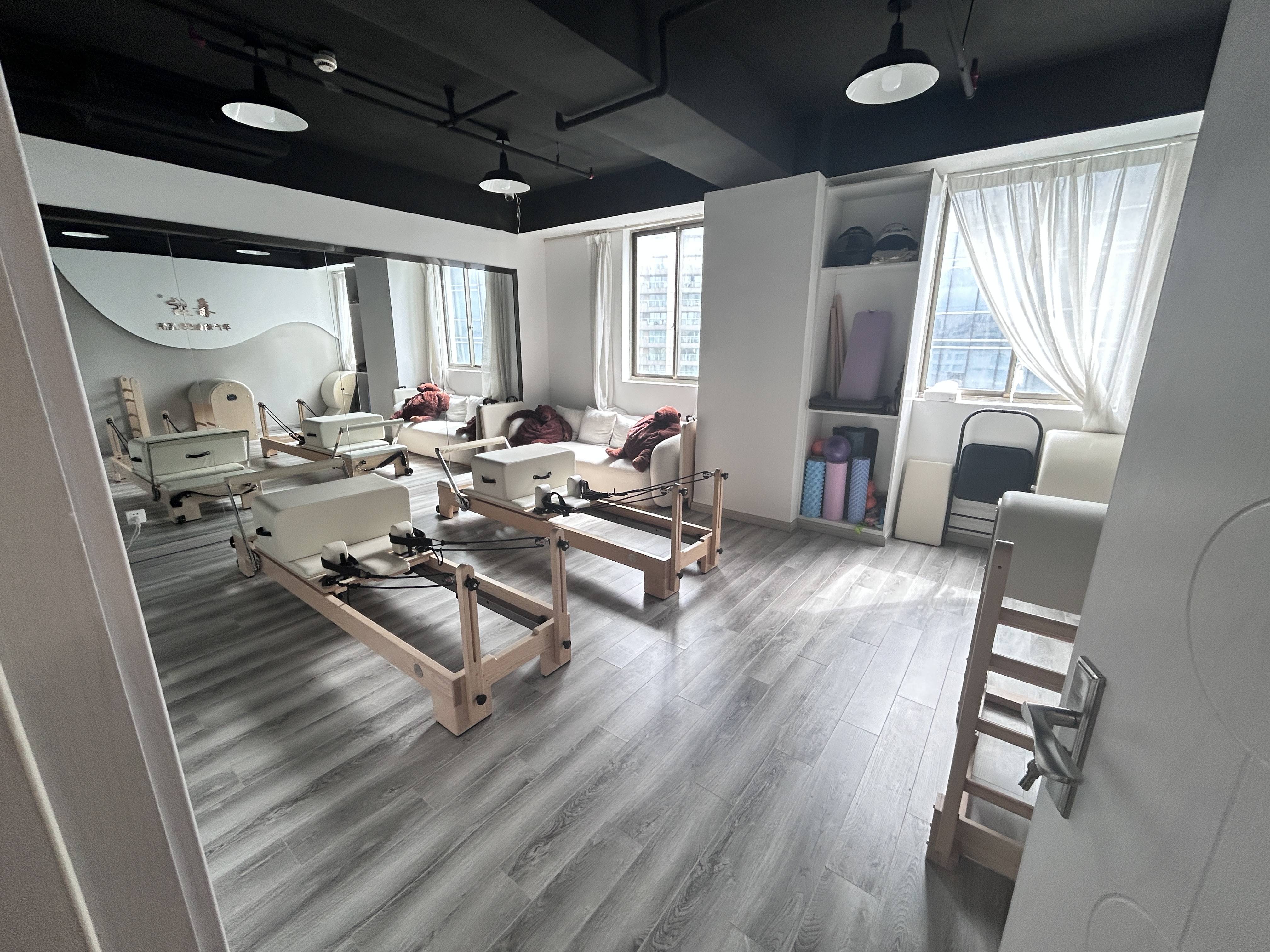 徐家汇汇银广场141平米写字楼出租