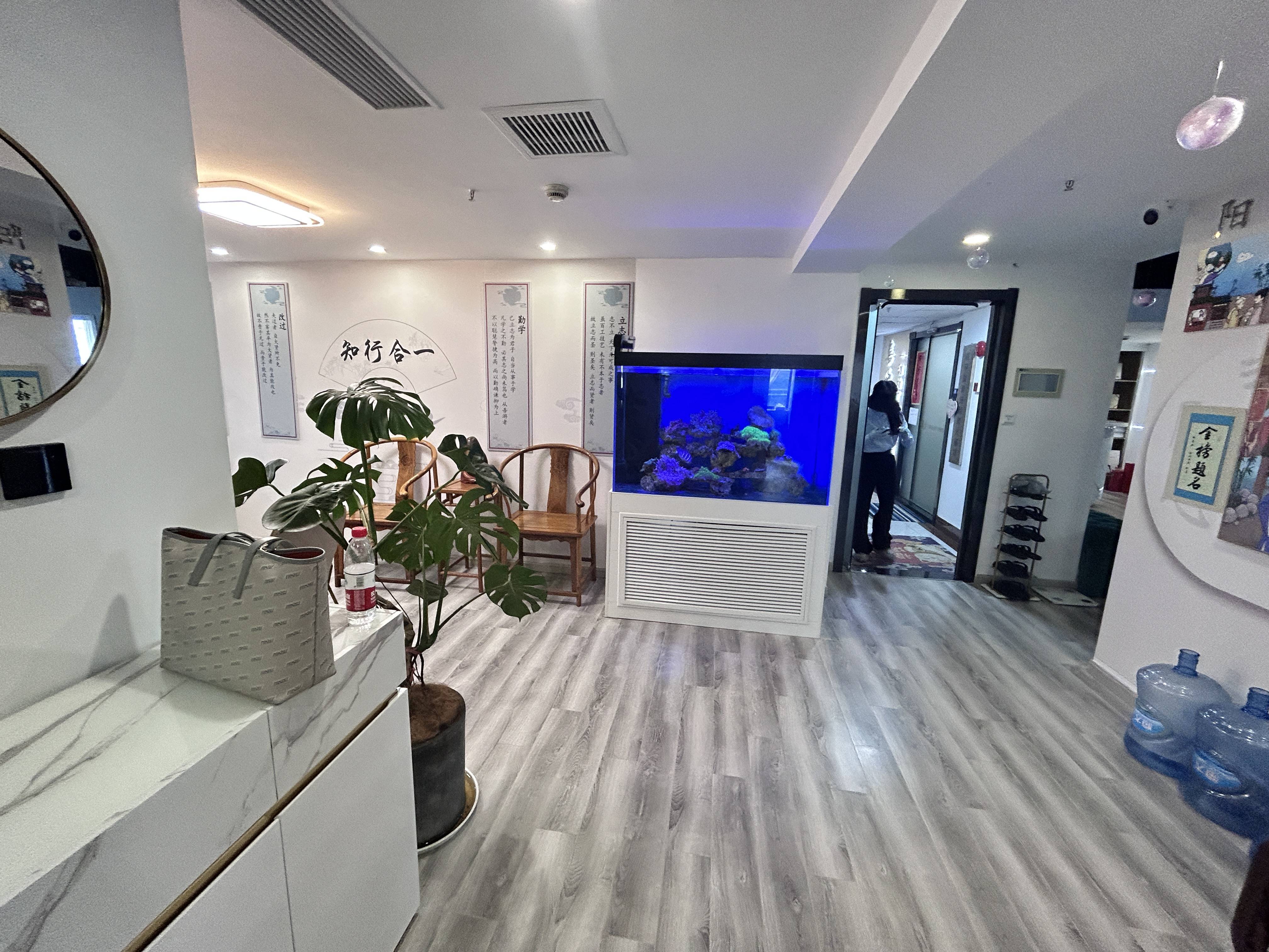 徐家汇汇银广场132平米写字楼出租