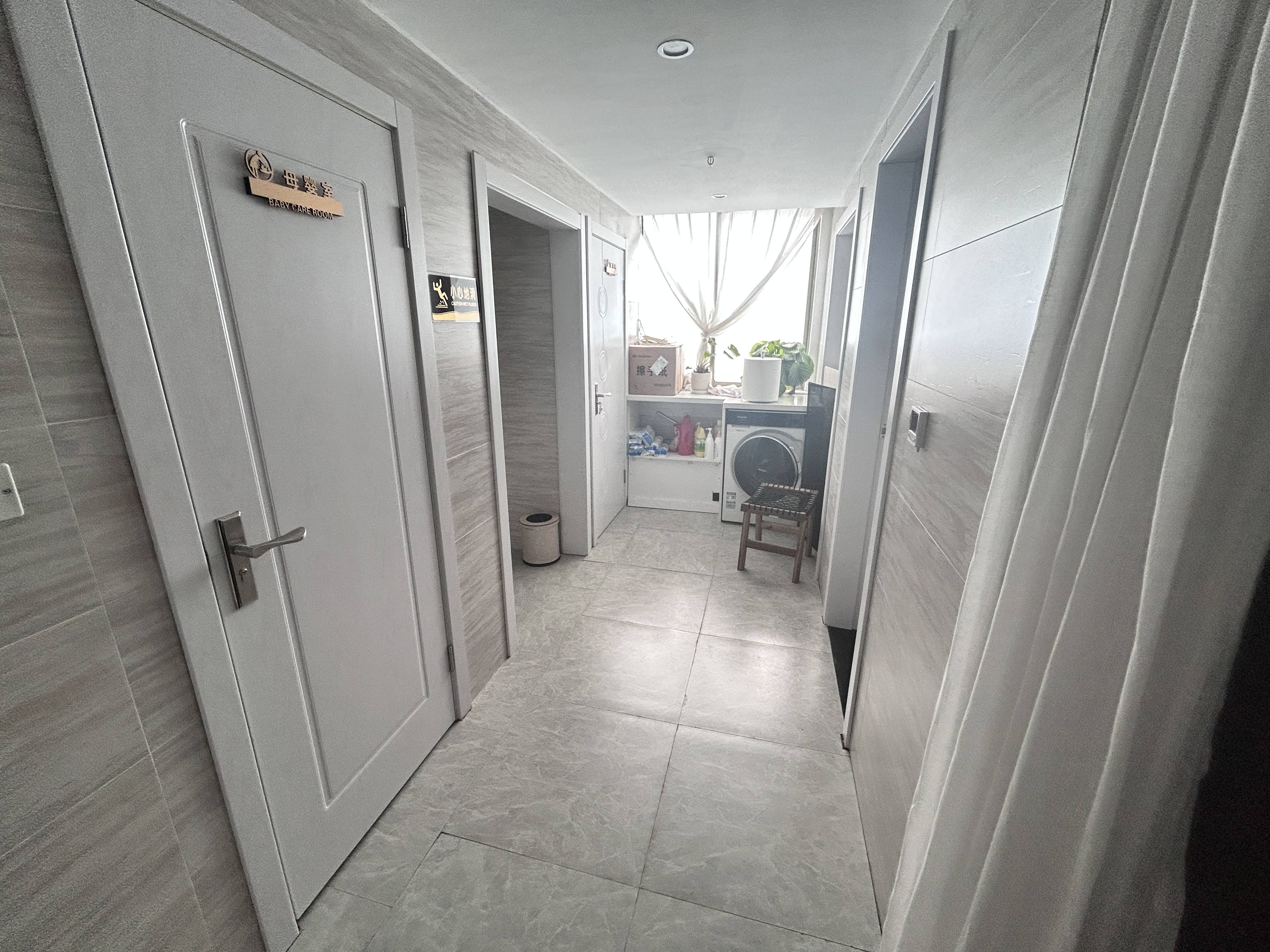 徐家汇汇银广场132平米写字楼出租