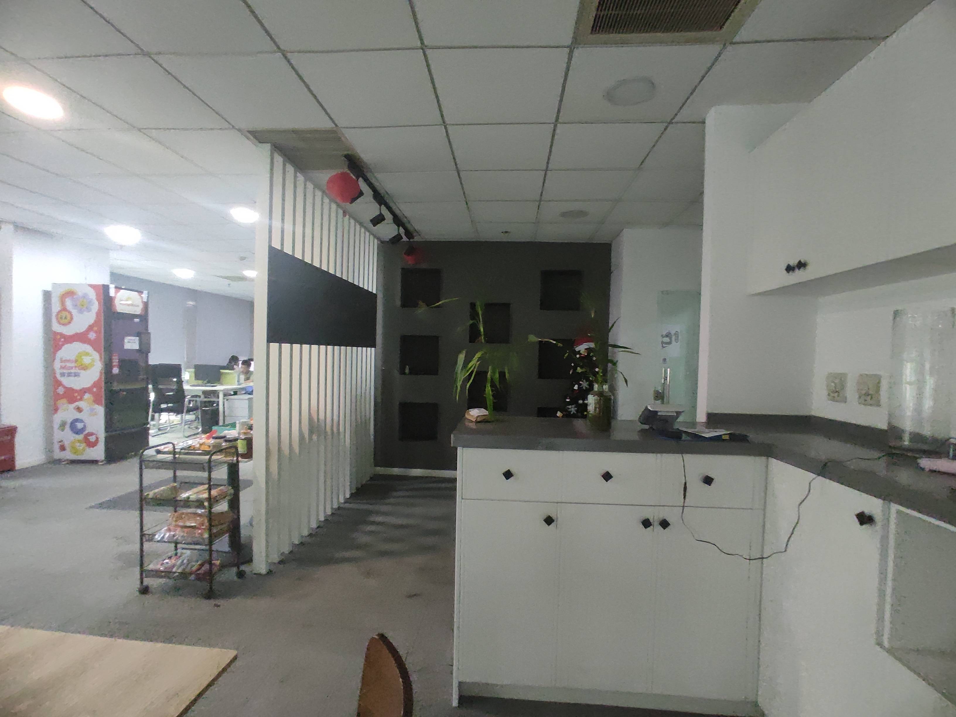 虹桥盛高国际大厦210平米写字楼出租