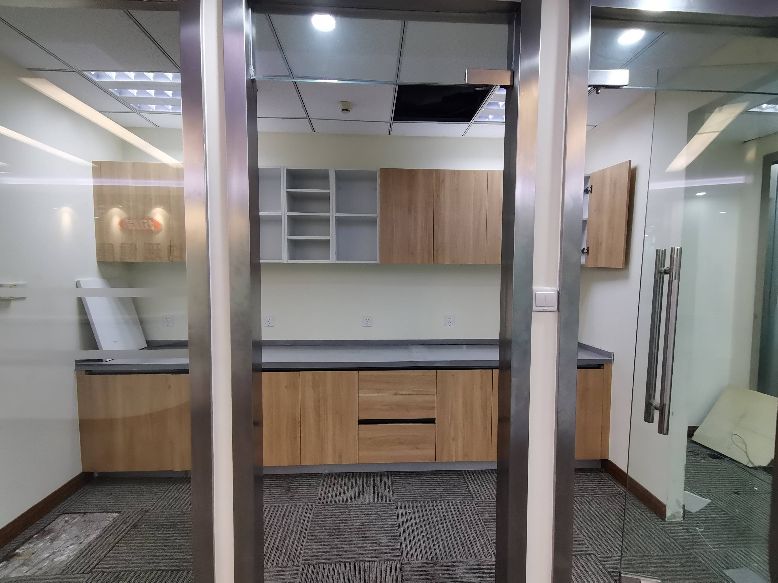 徐家汇均瑶国际广场356平米写字楼出租