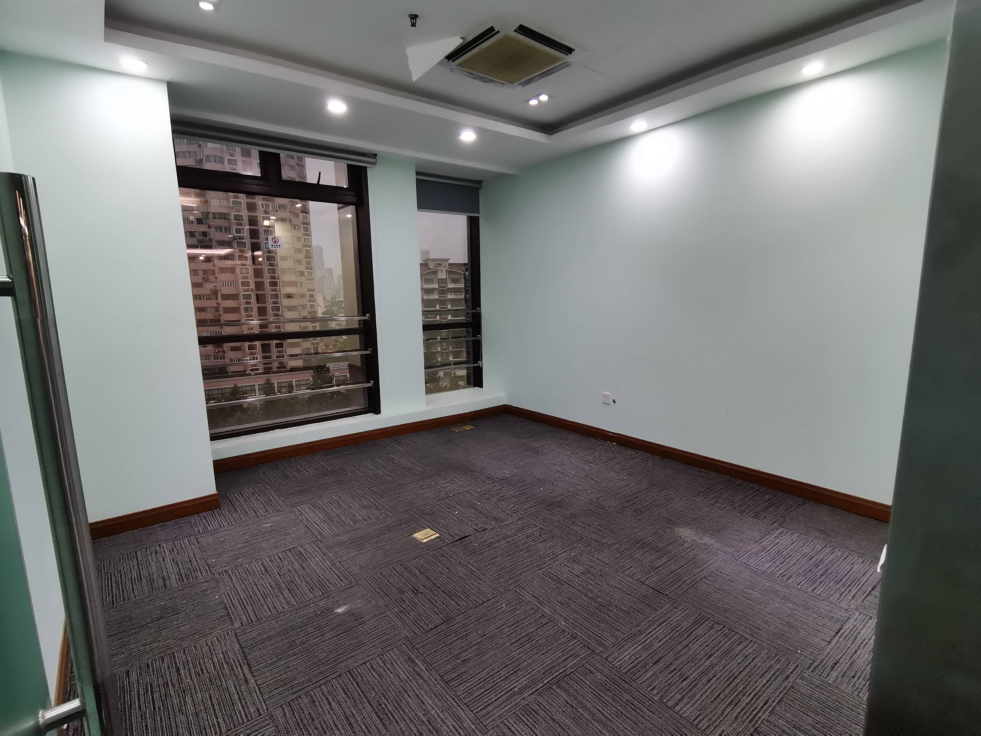 徐家汇均瑶国际广场356平米写字楼出租