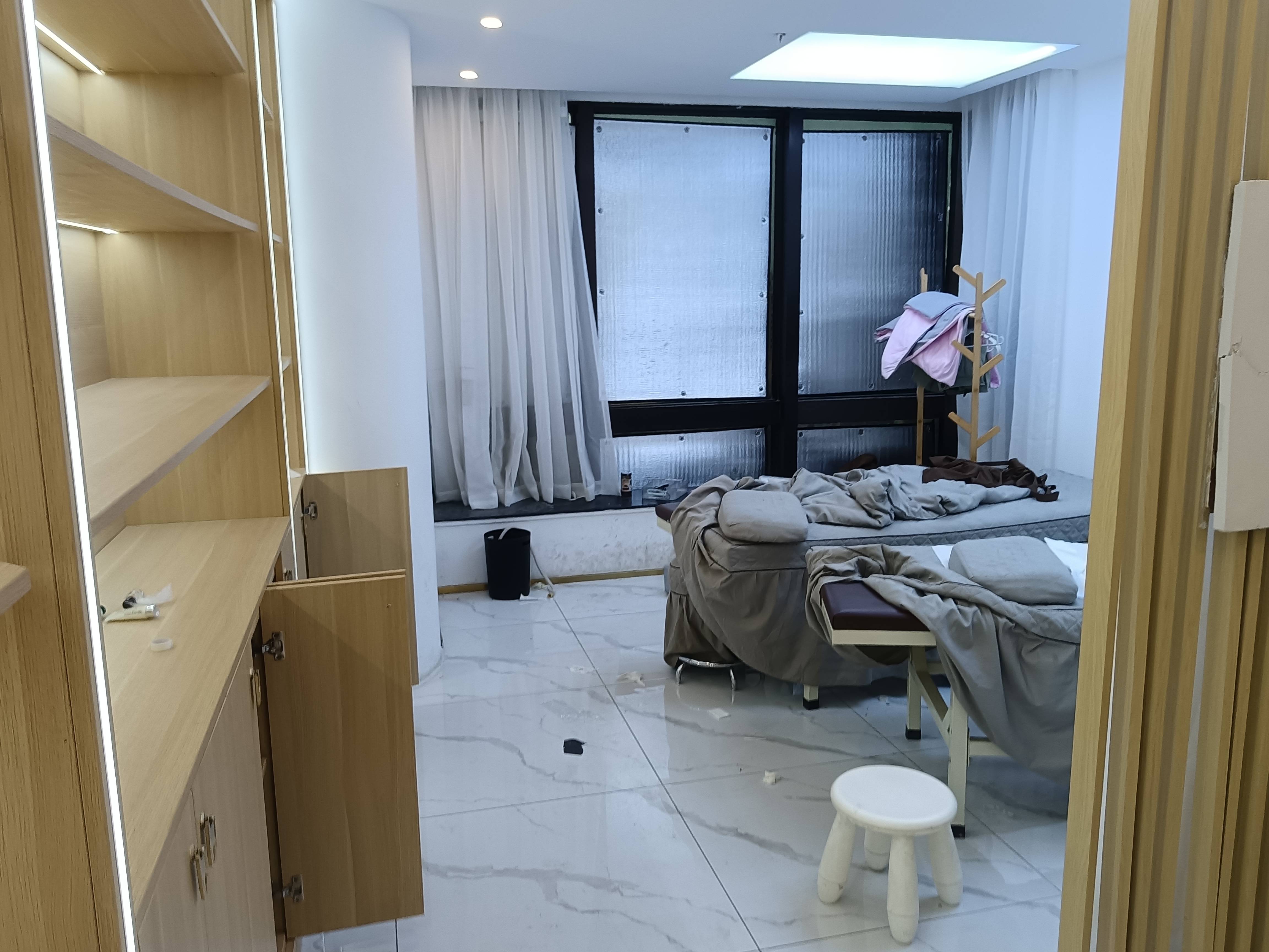 静安寺环球世界大厦117平米写字楼出租