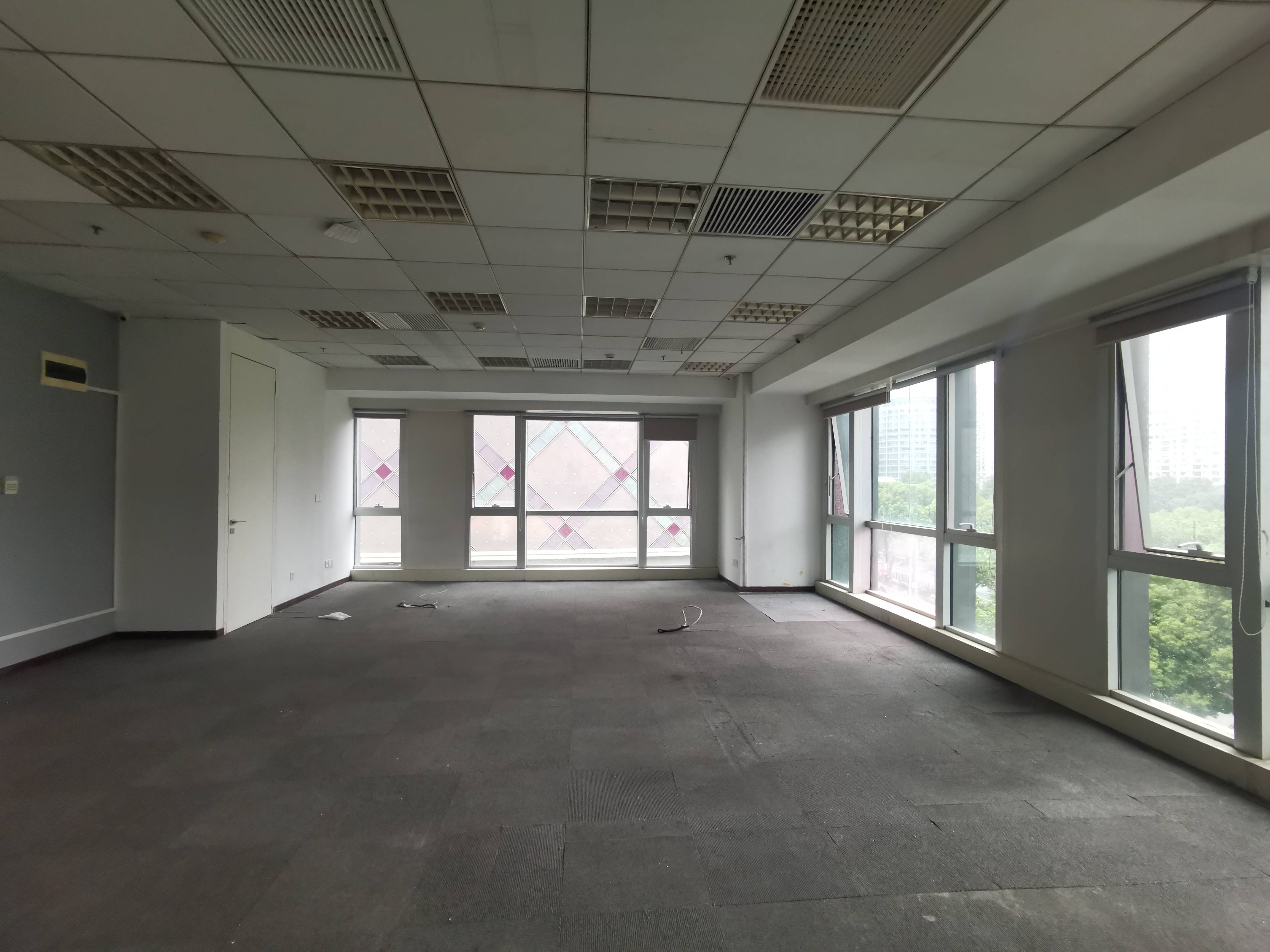 长寿路财富时代大厦97平米写字楼出租