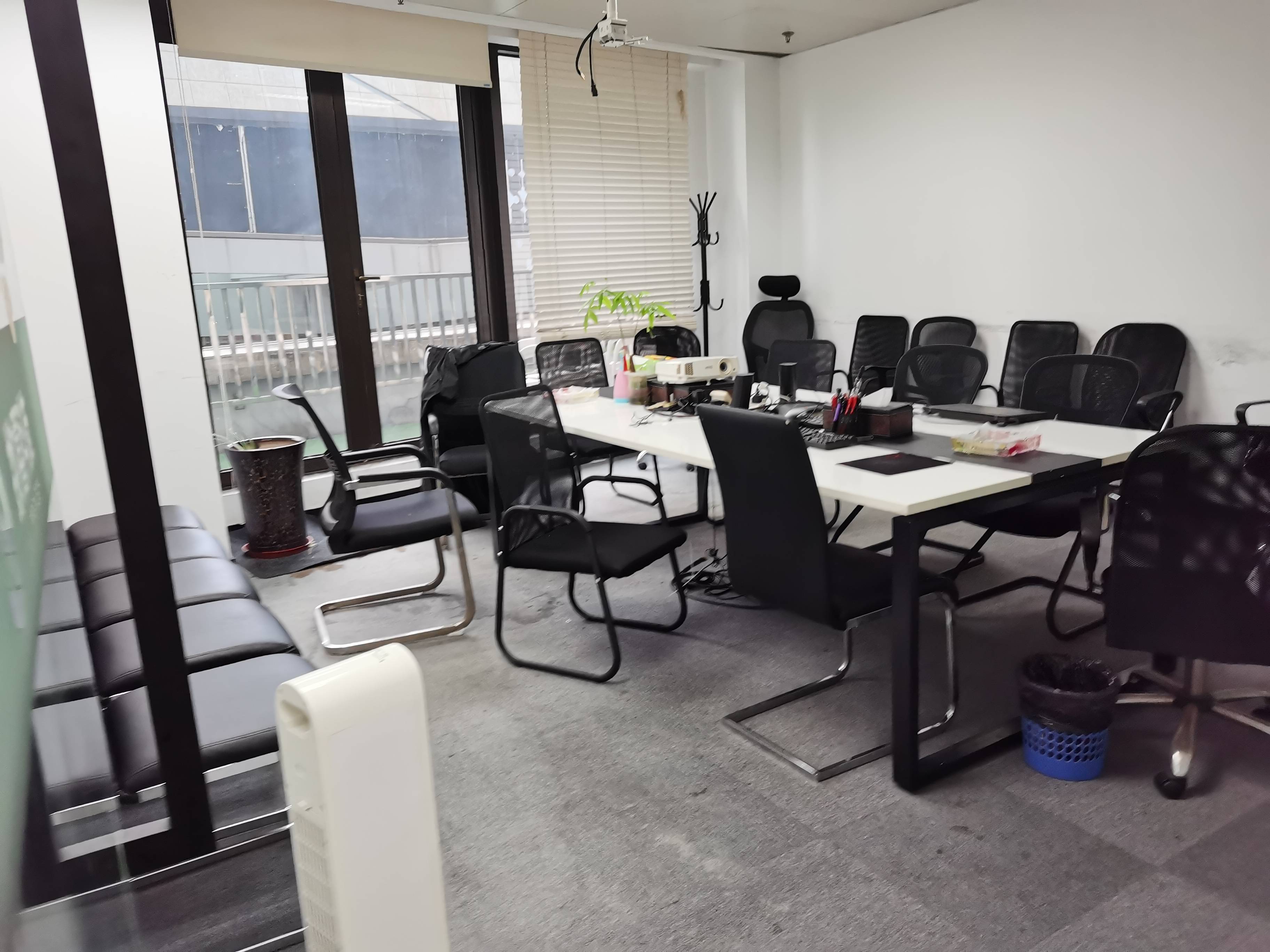 龙华绿地汇中心145平米写字楼出租