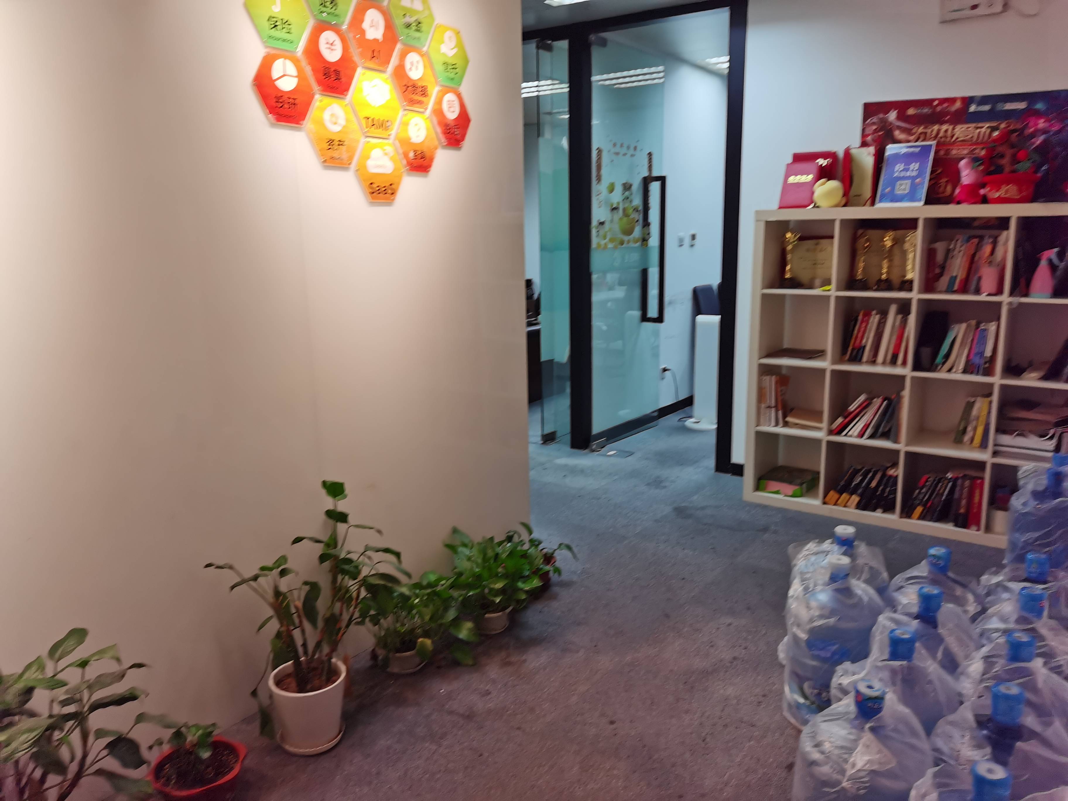 龙华绿地汇中心145平米写字楼出租