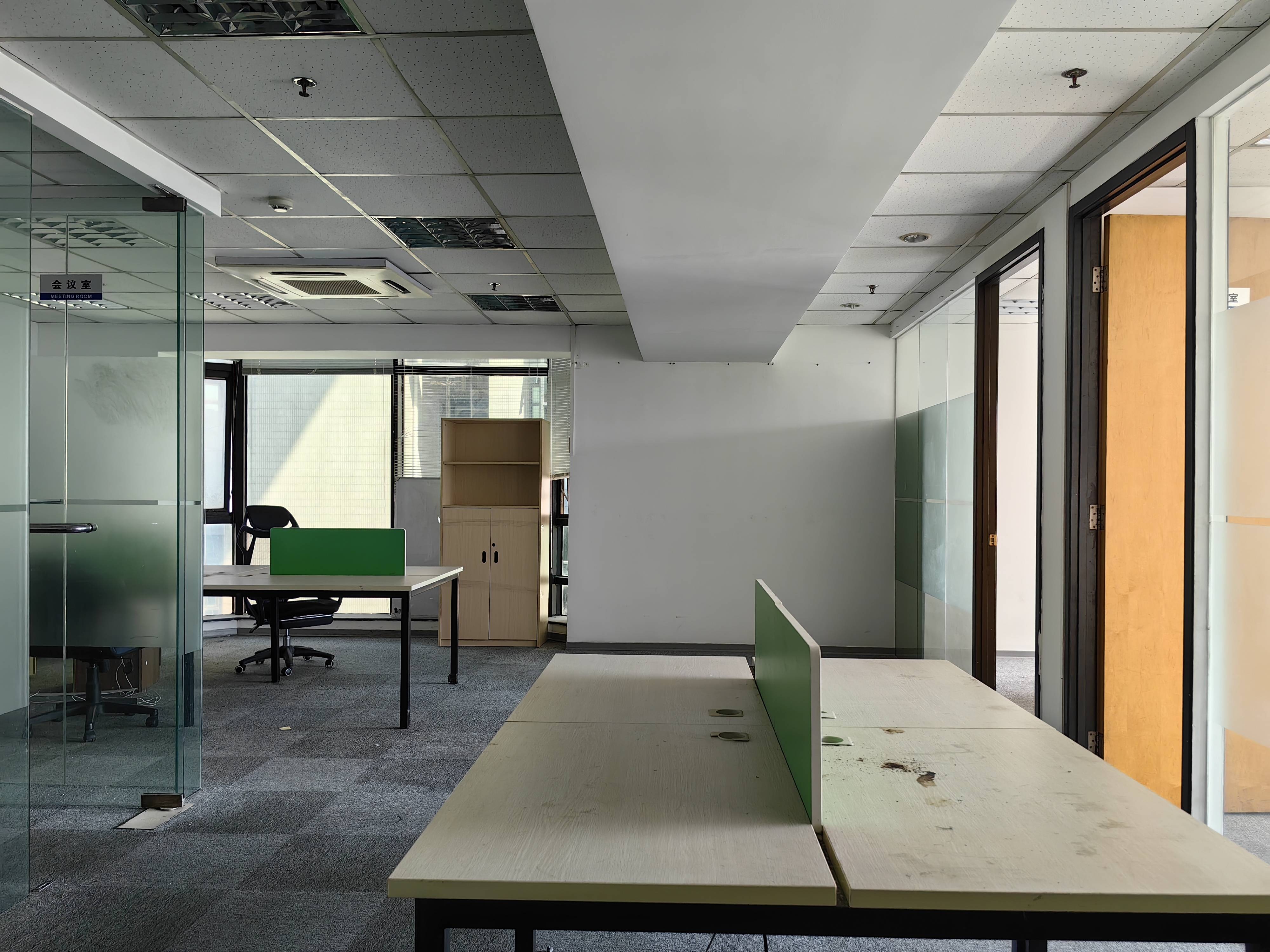 漕河泾光大会展中心143平米写字楼出租