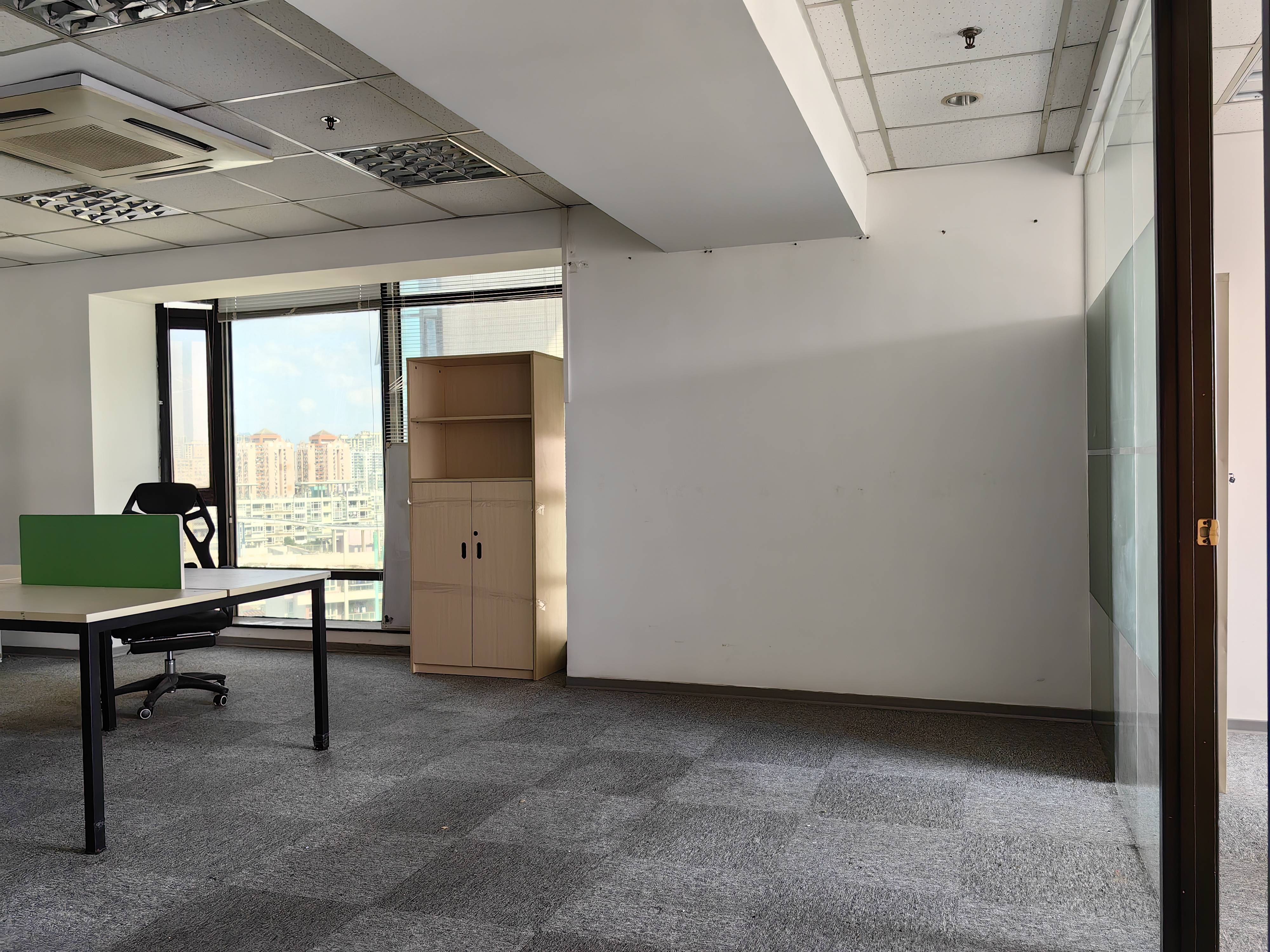 漕河泾光大会展中心143平米写字楼出租