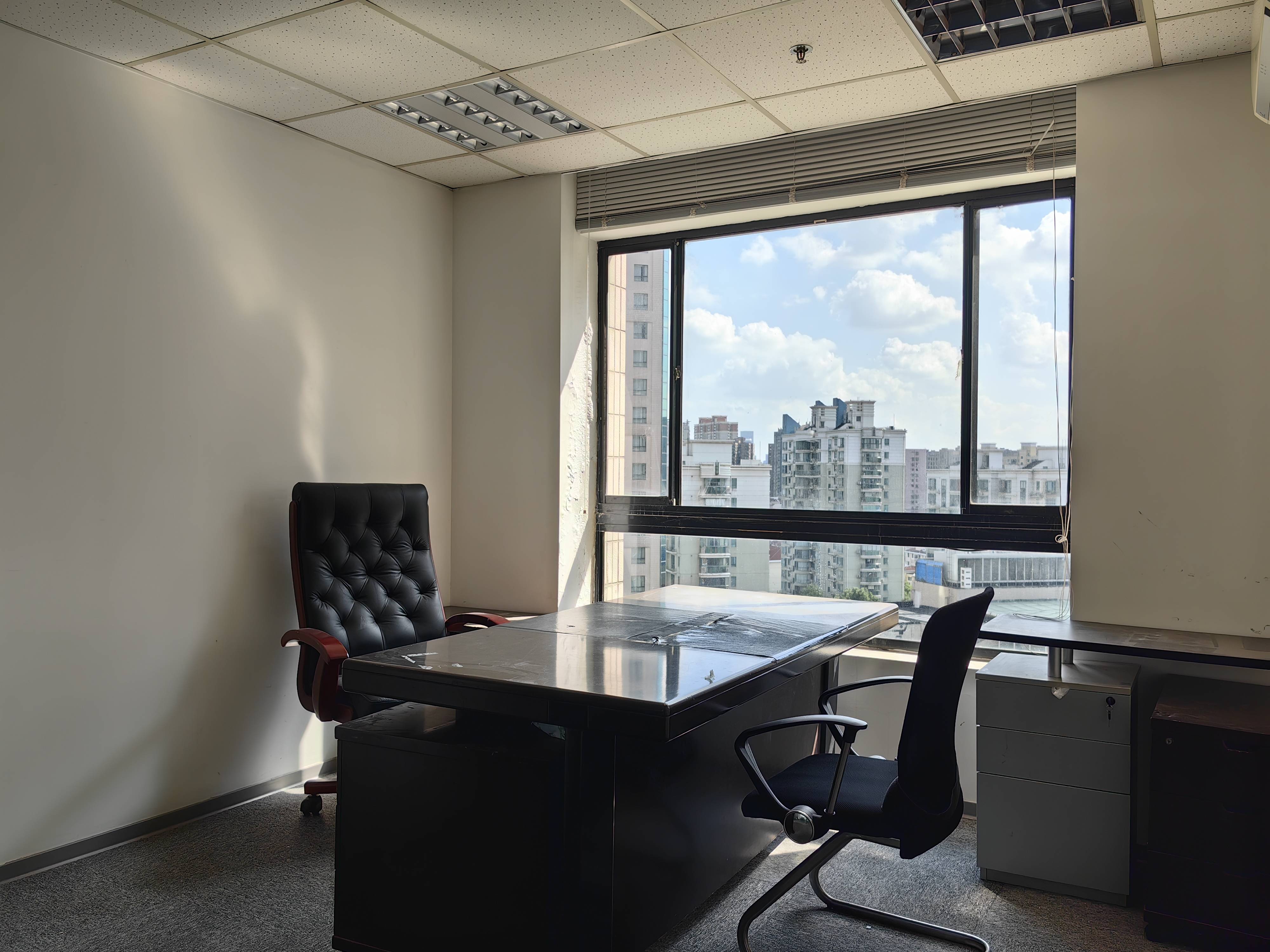 漕河泾光大会展中心143平米写字楼出租