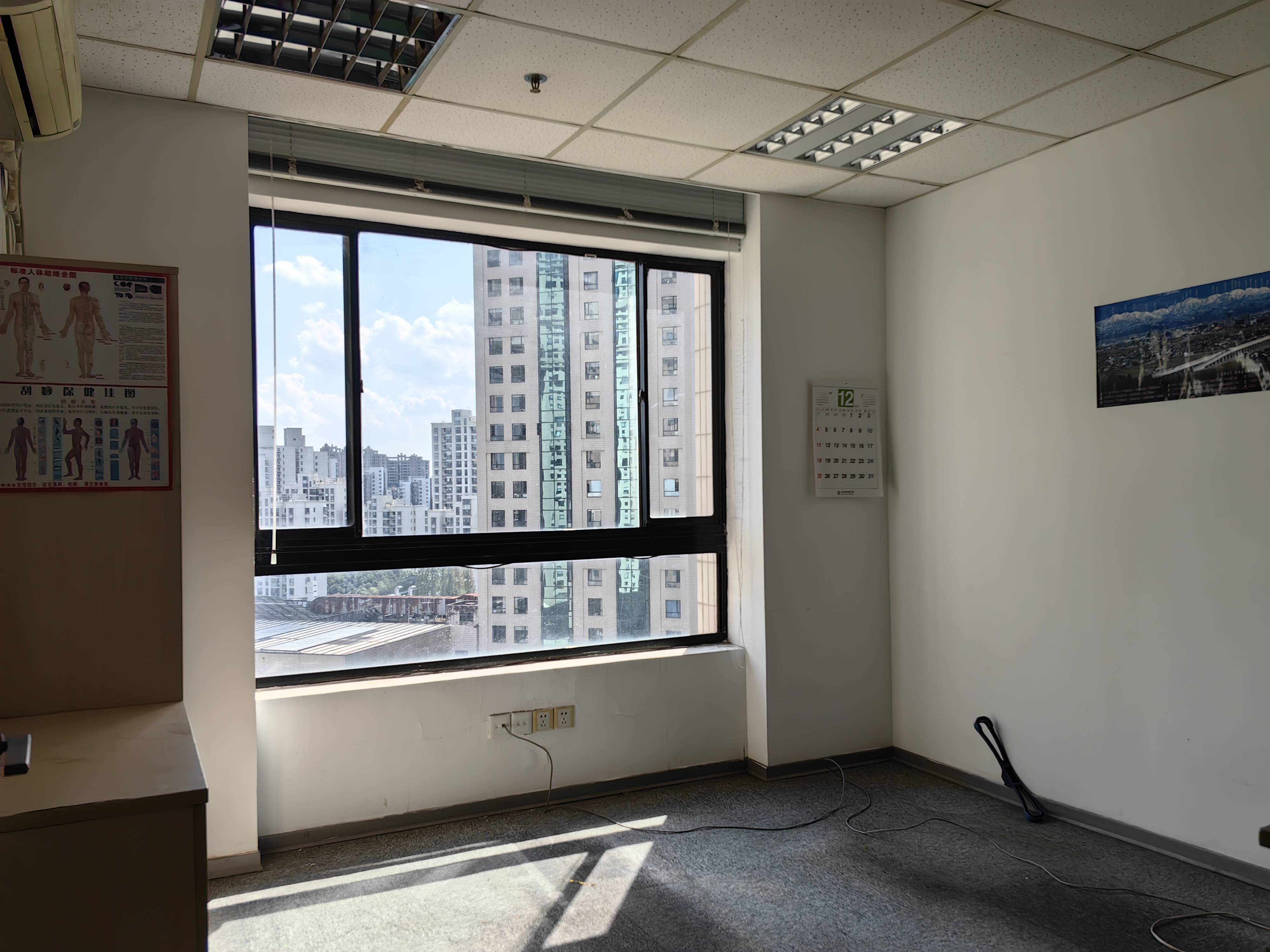 漕河泾光大会展中心143平米写字楼出租