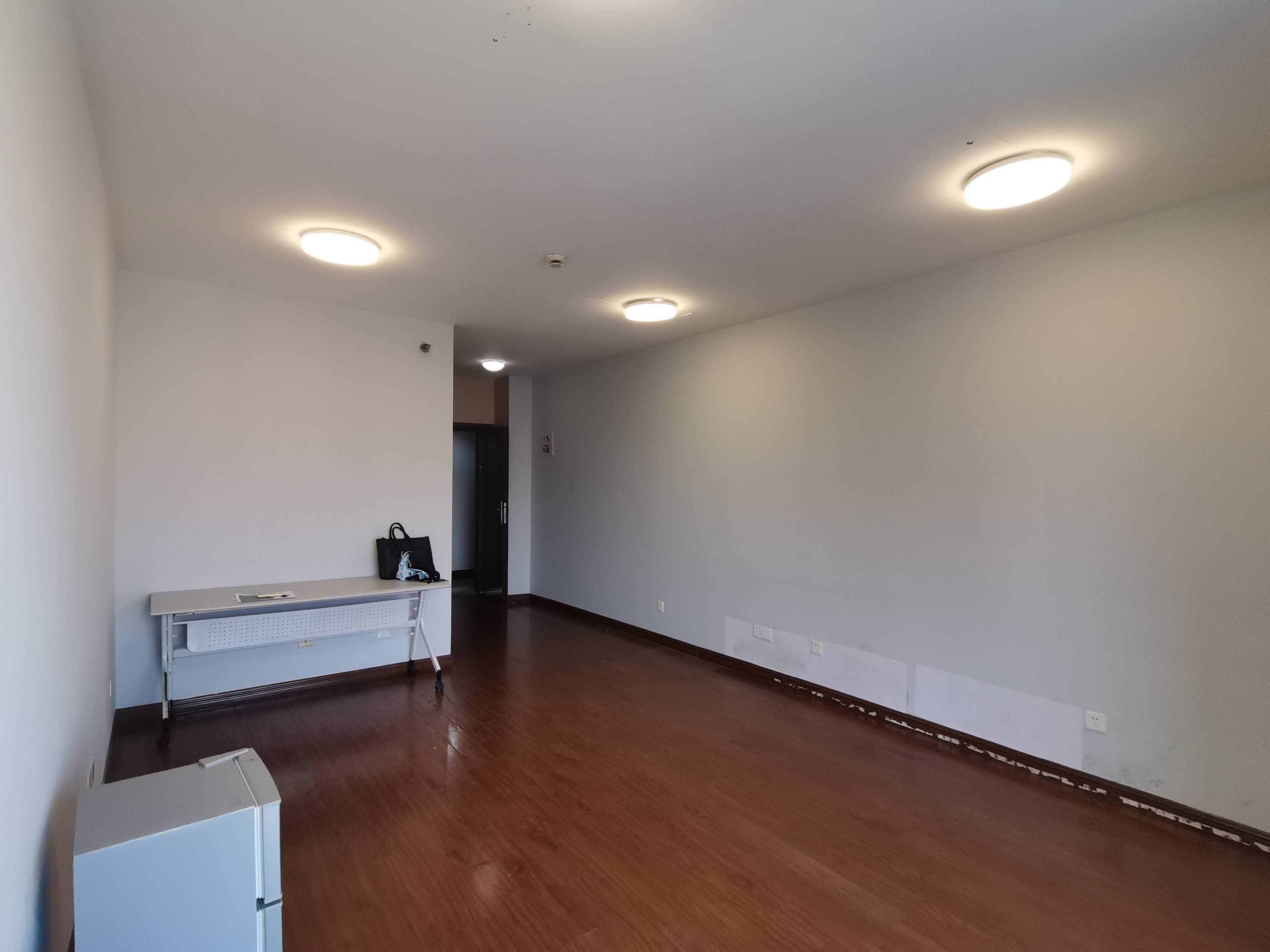 万体馆徐汇商务大厦47平米写字楼出租