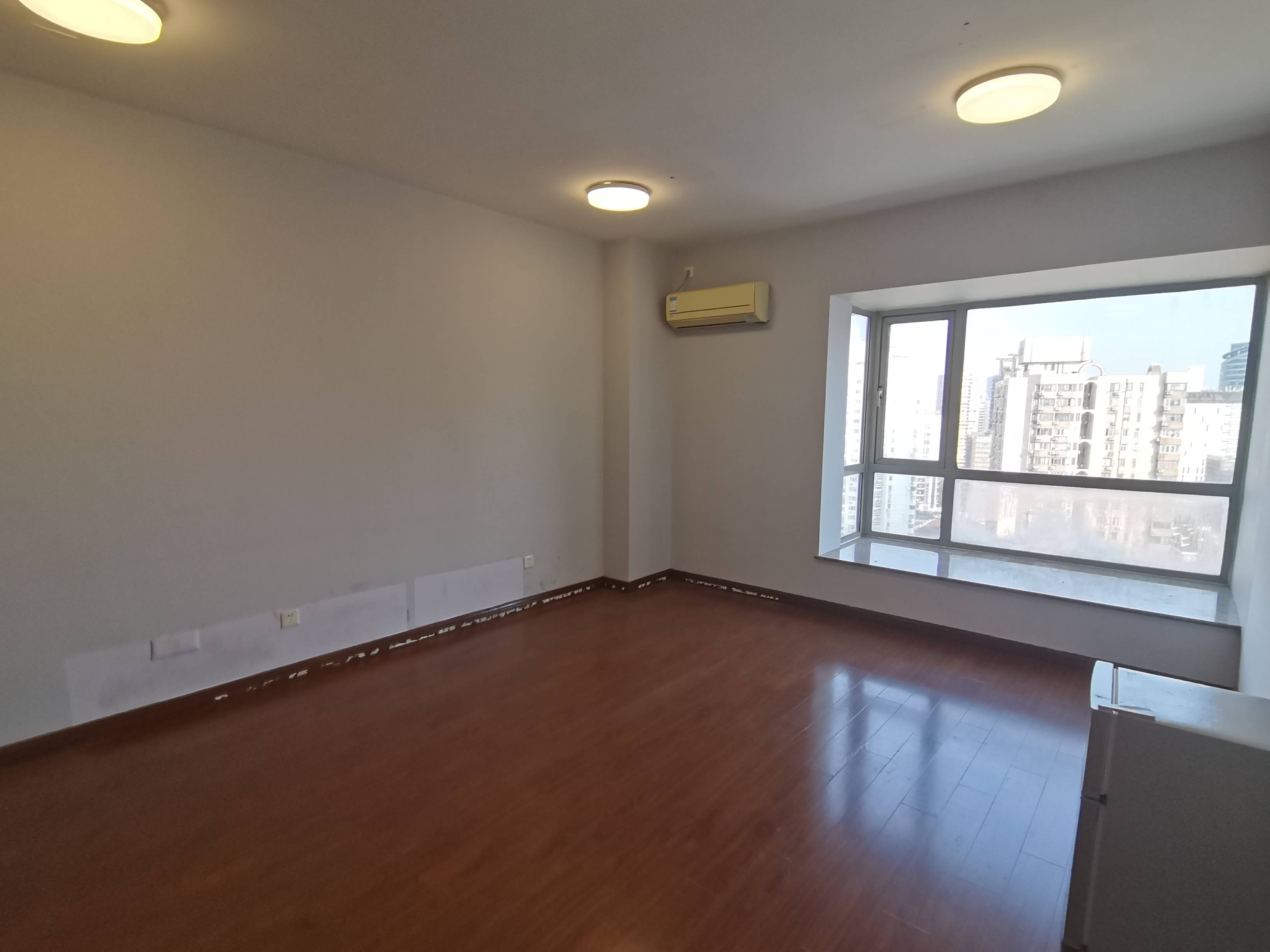 万体馆徐汇商务大厦47平米写字楼出租