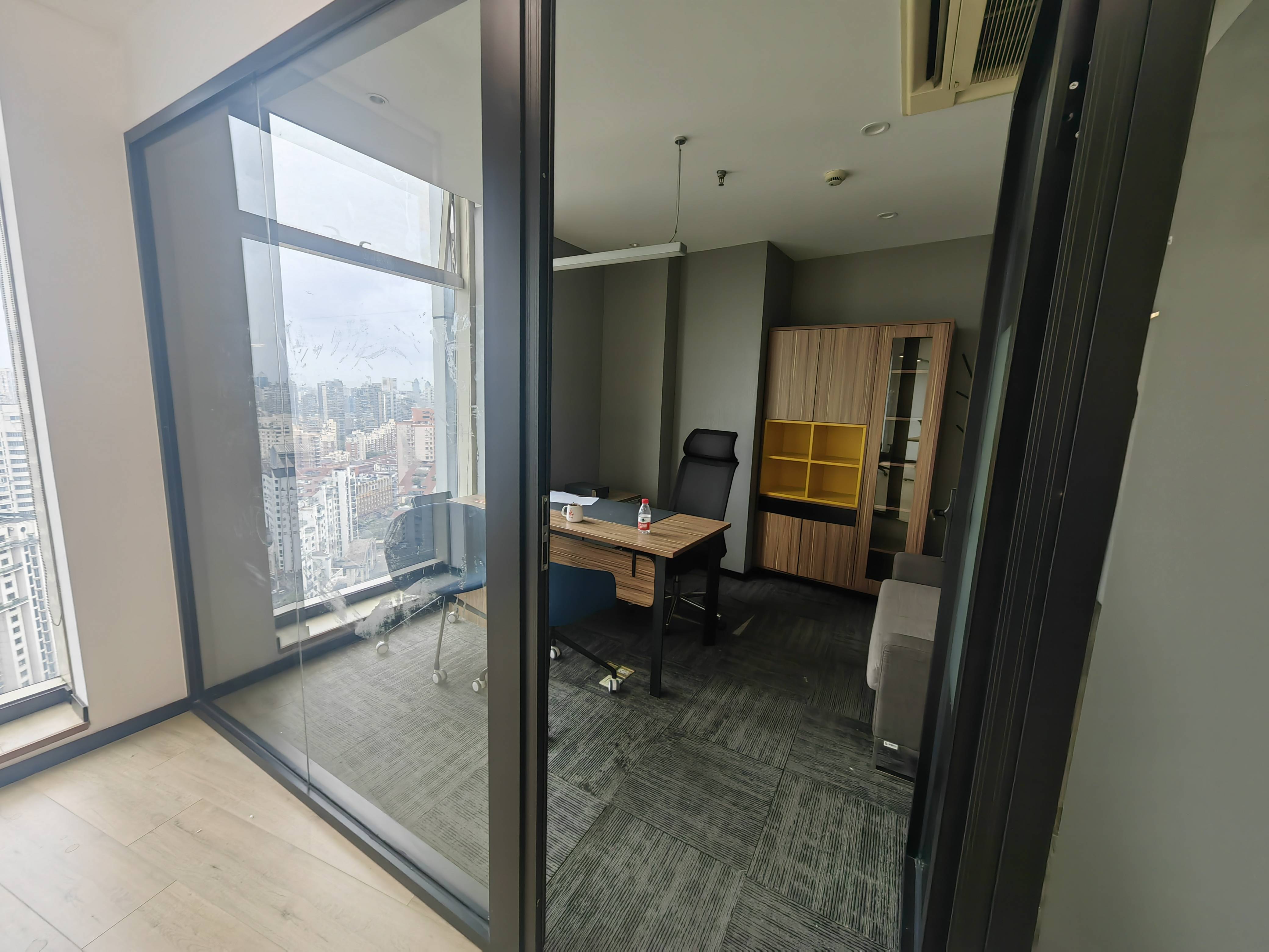 长寿路源达大厦132平米写字楼出租