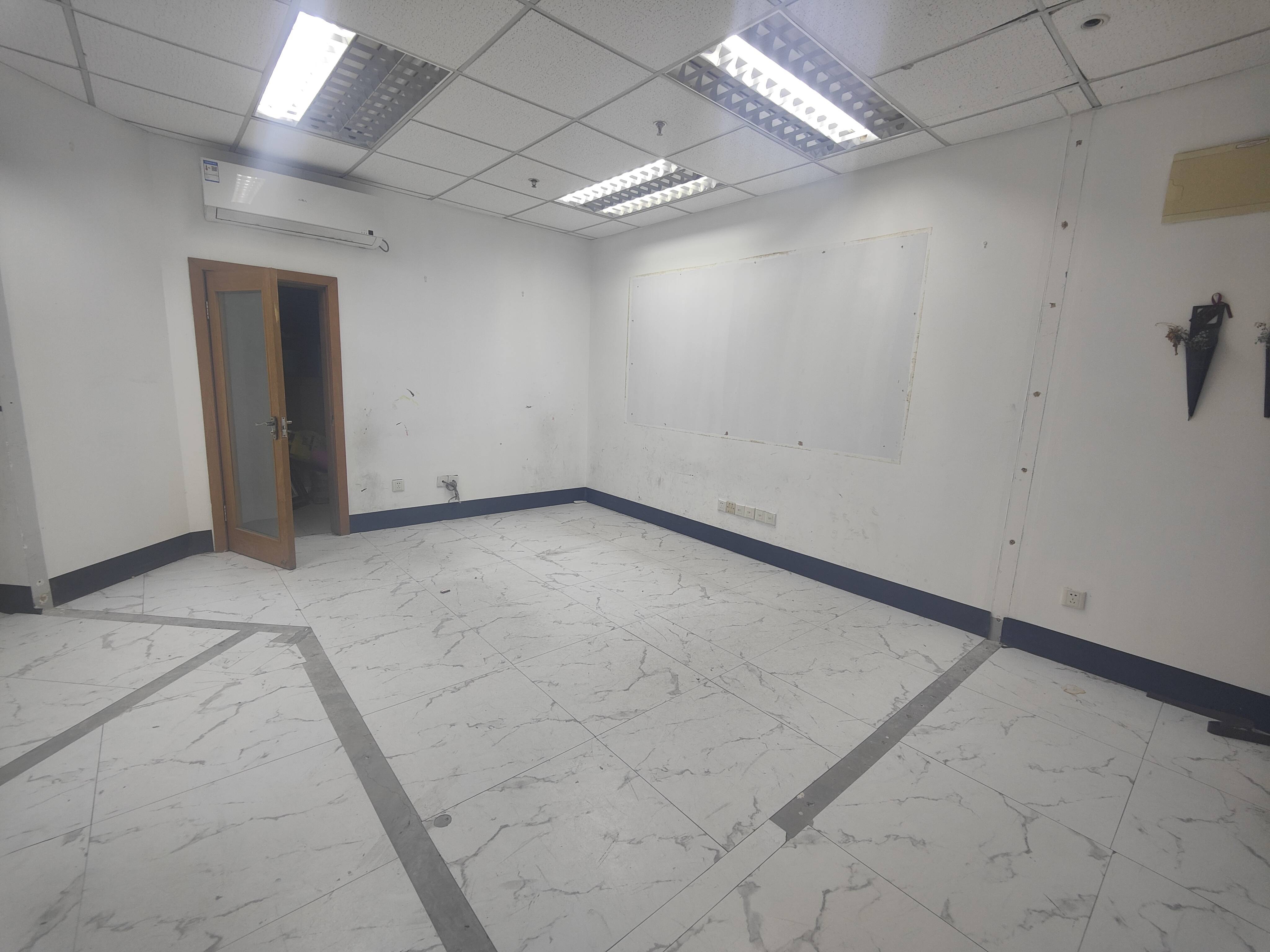 打浦桥致远大厦57平米写字楼出租