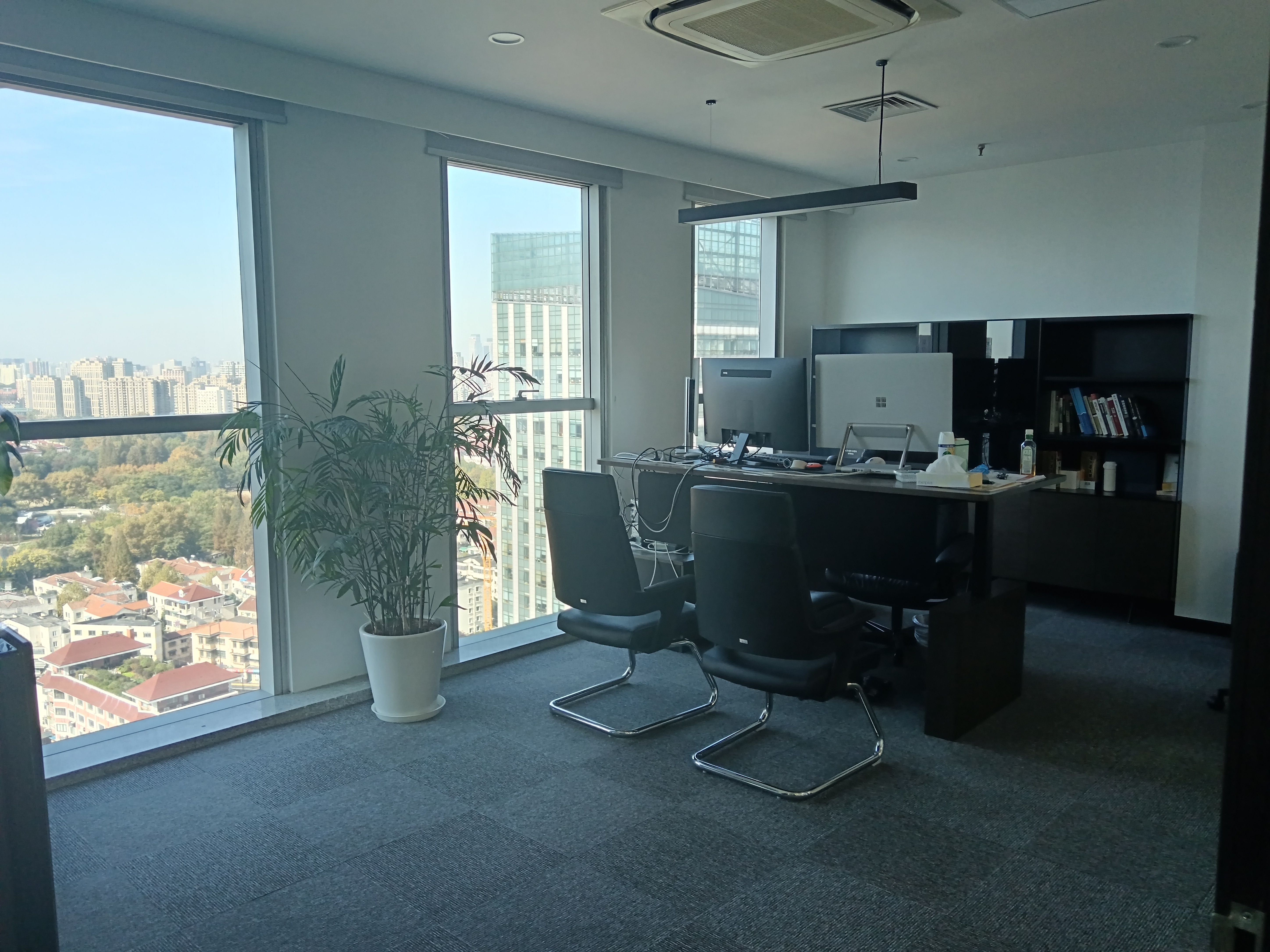 中山公园绿地商务大厦131平米写字楼出租