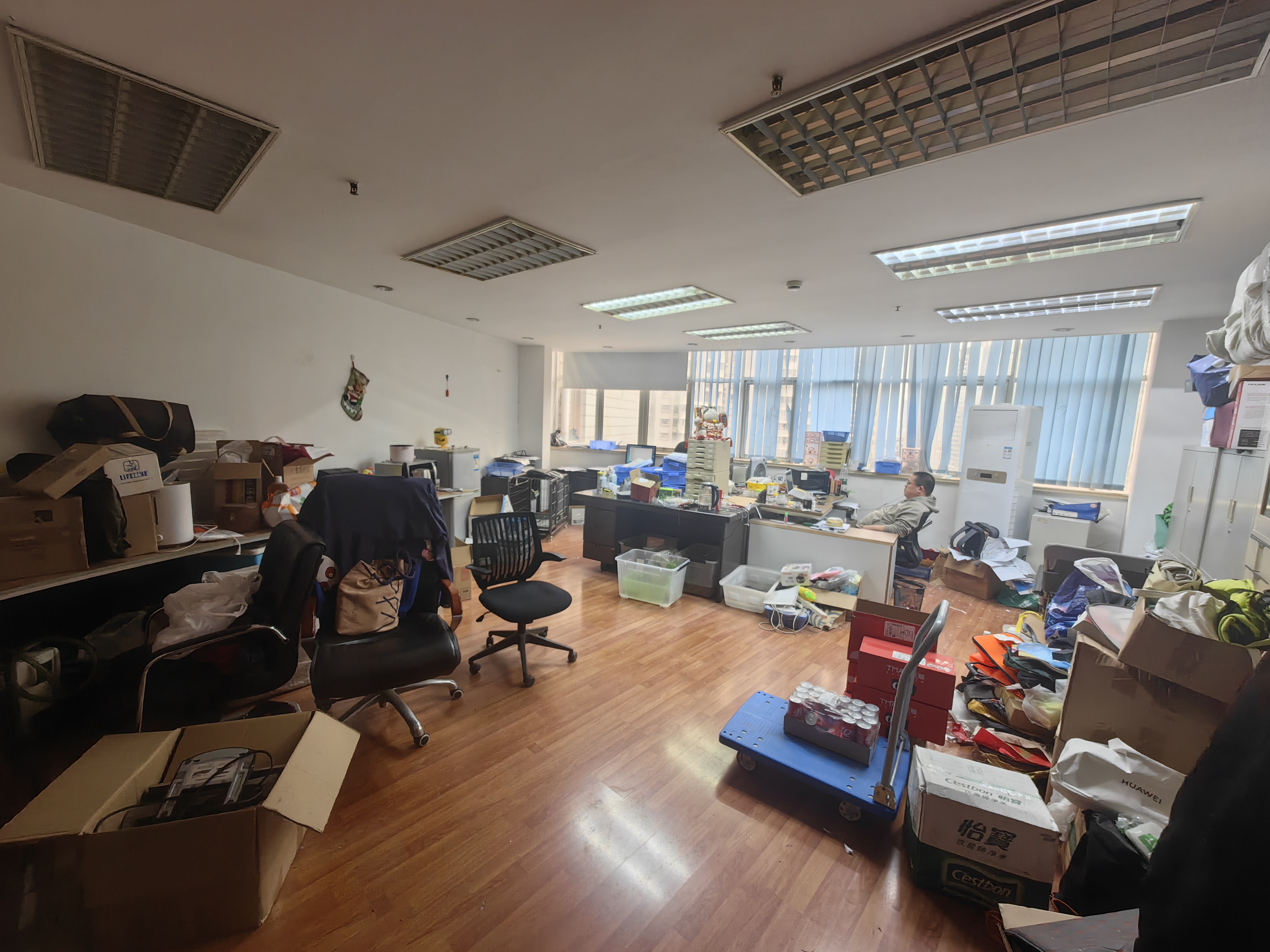 临平路岳洋大厦100平米写字楼出租