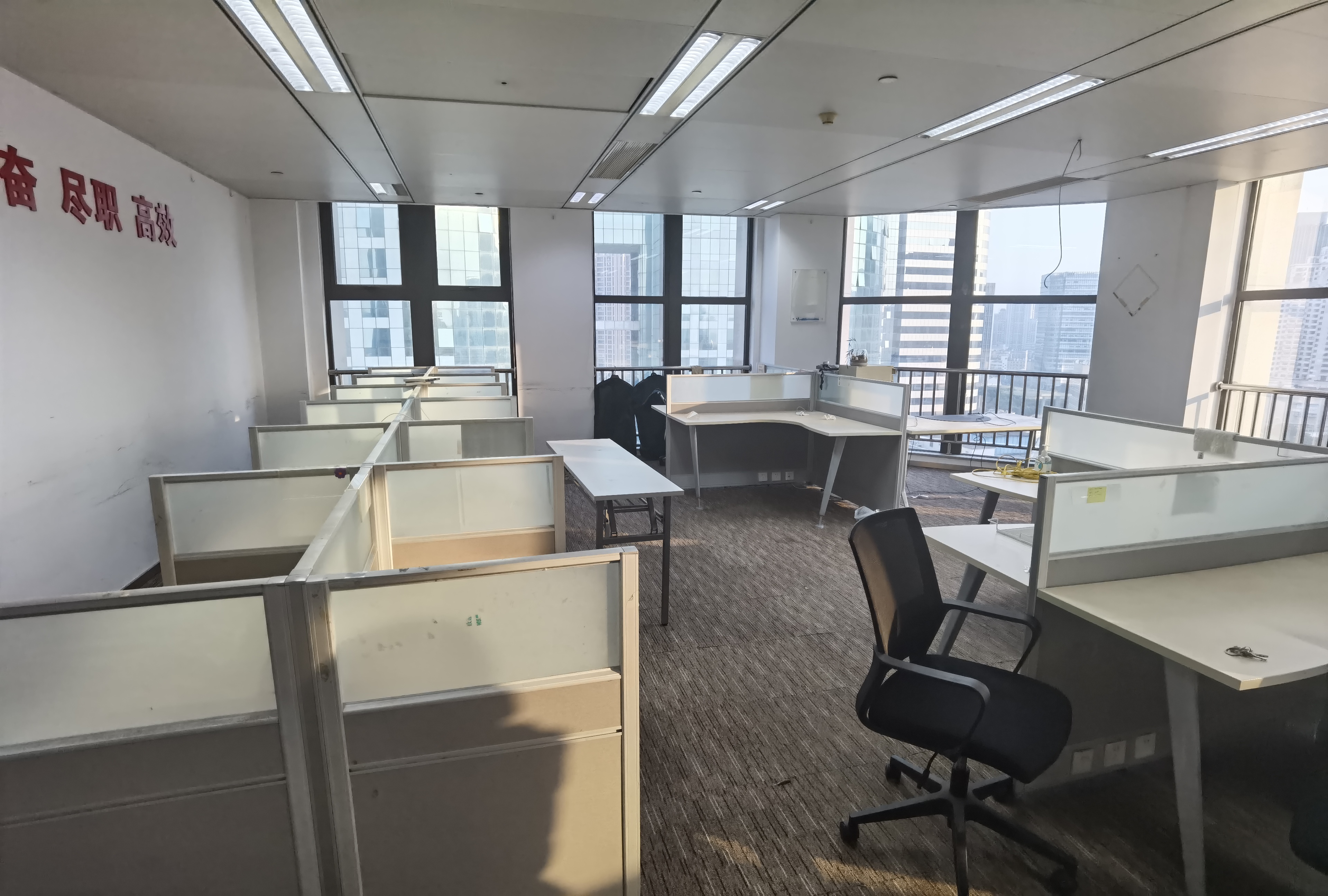 四川北路嘉杰国际广场217平米写字楼出租