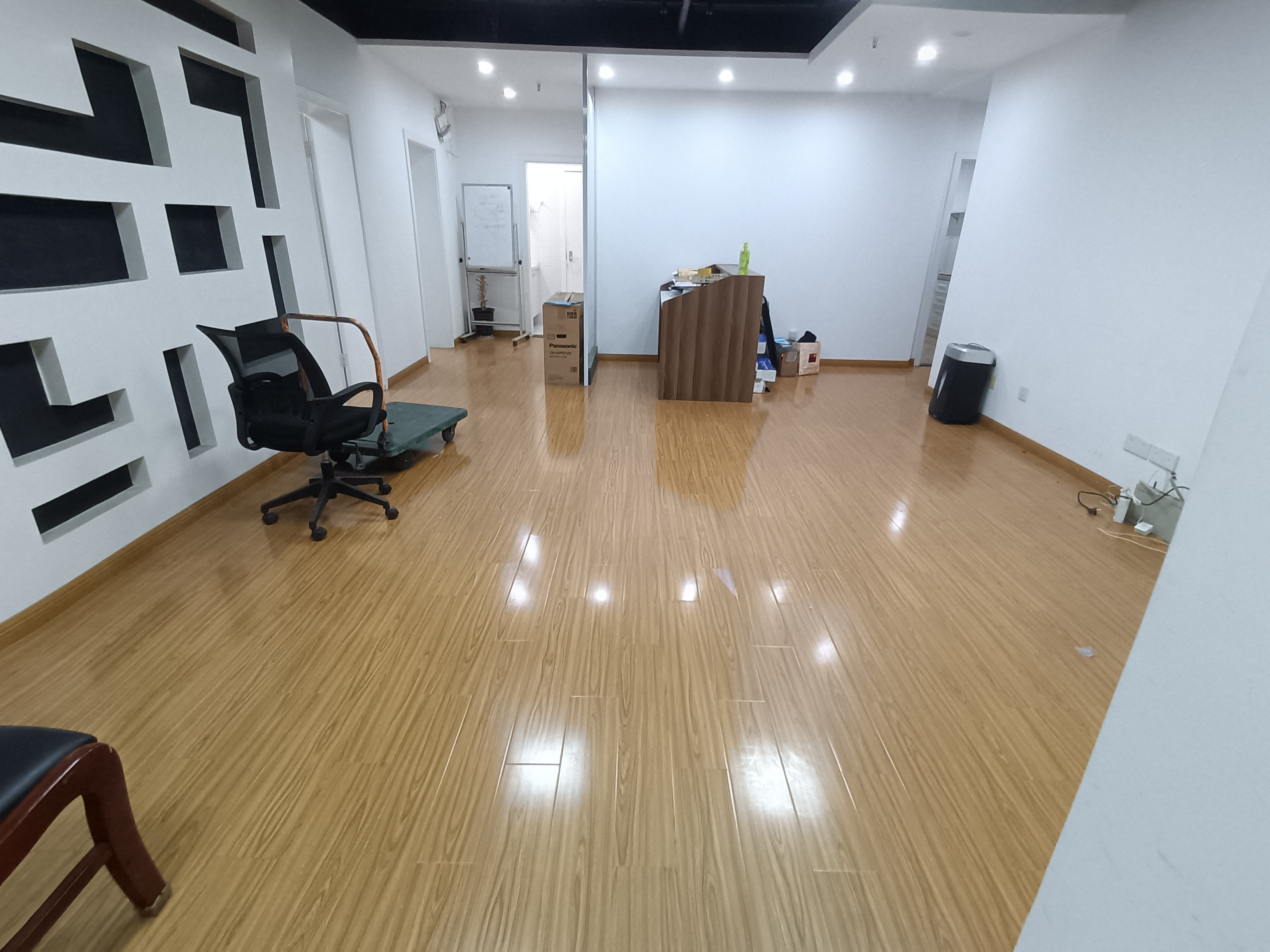 南京西路申银发展大厦145平米写字楼出租