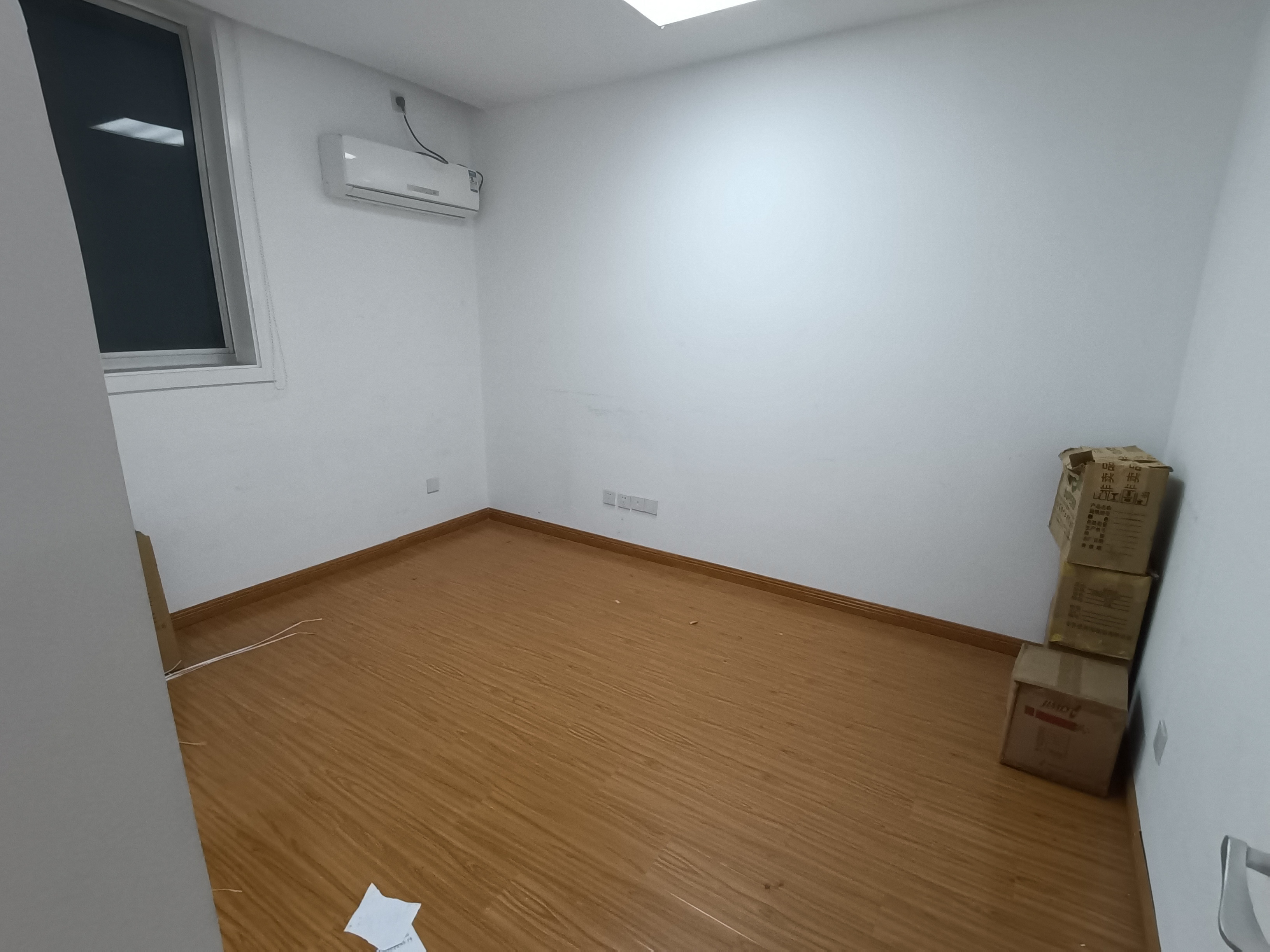 南京西路申银发展大厦145平米写字楼出租