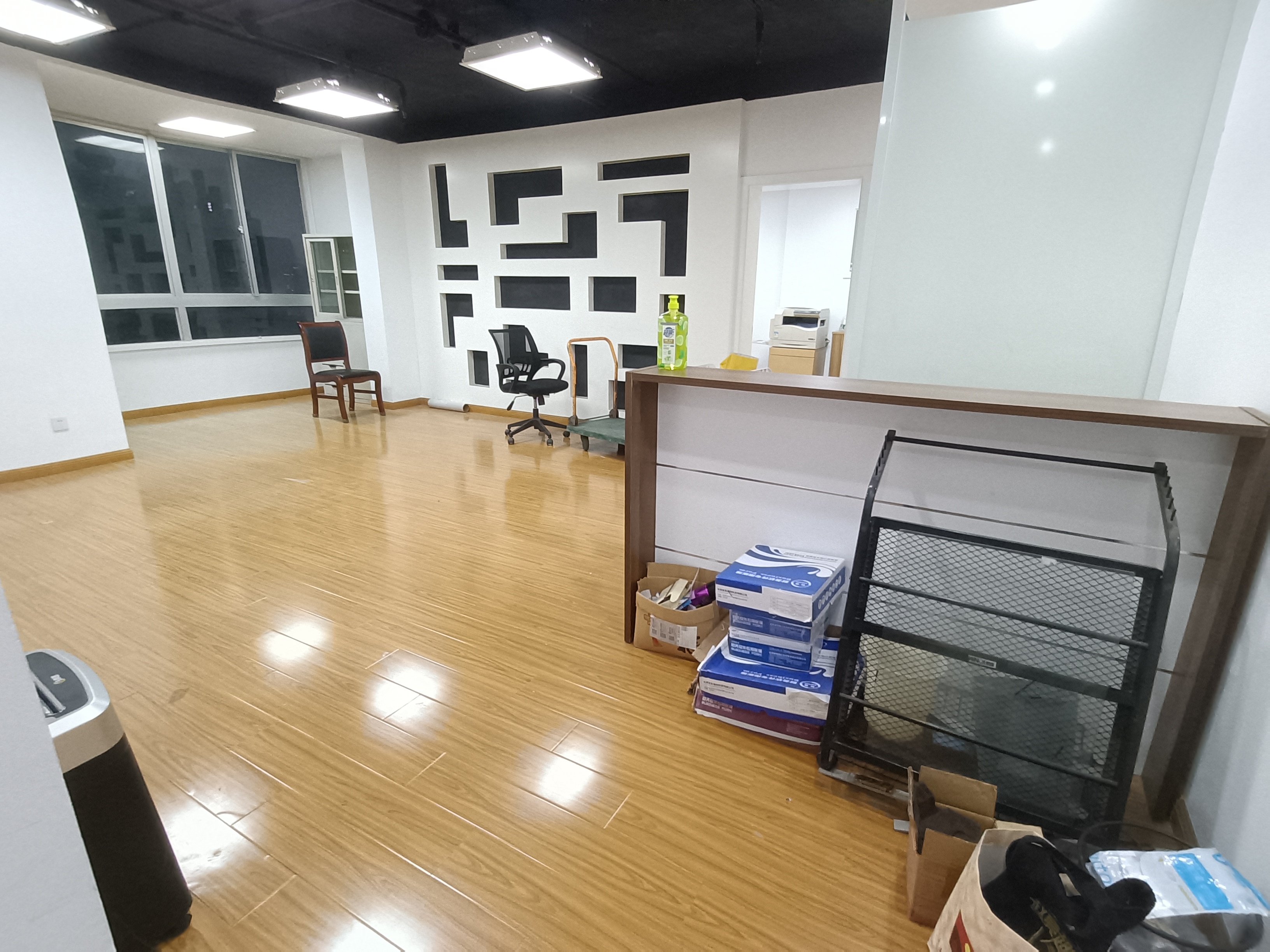 南京西路申银发展大厦145平米写字楼出租