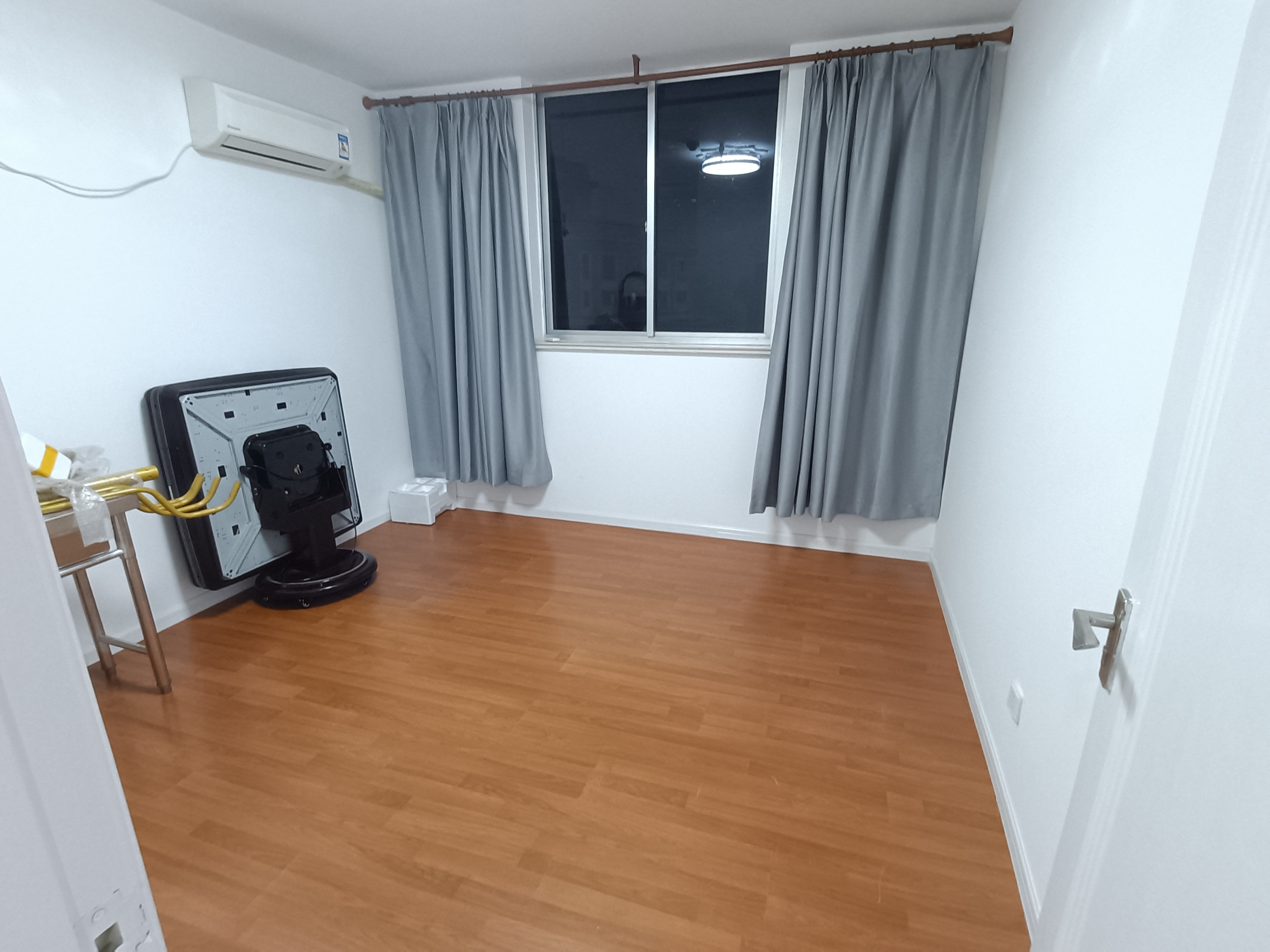 南京西路申银发展大厦153平米写字楼出租