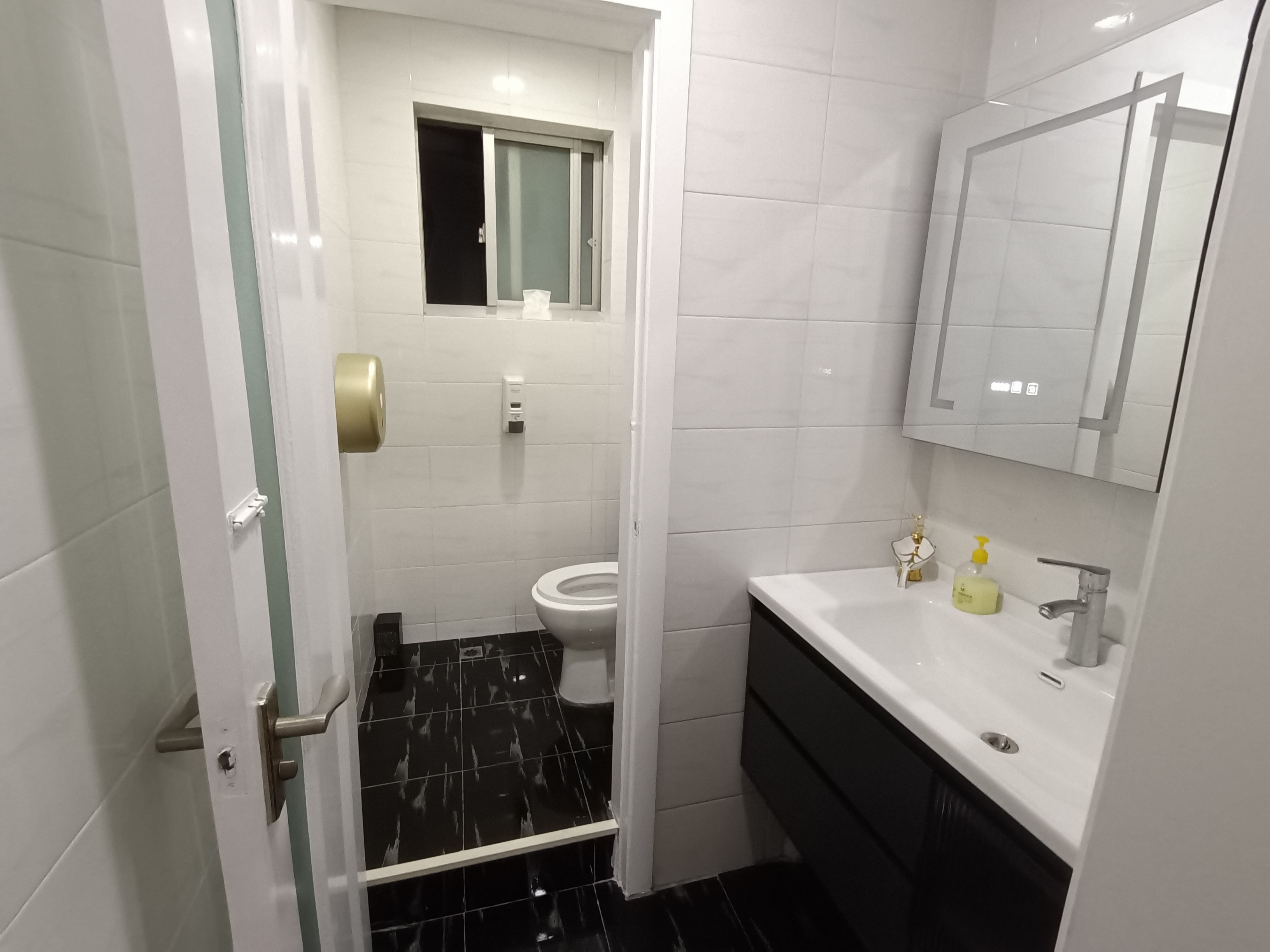 南京西路申银发展大厦153平米写字楼出租