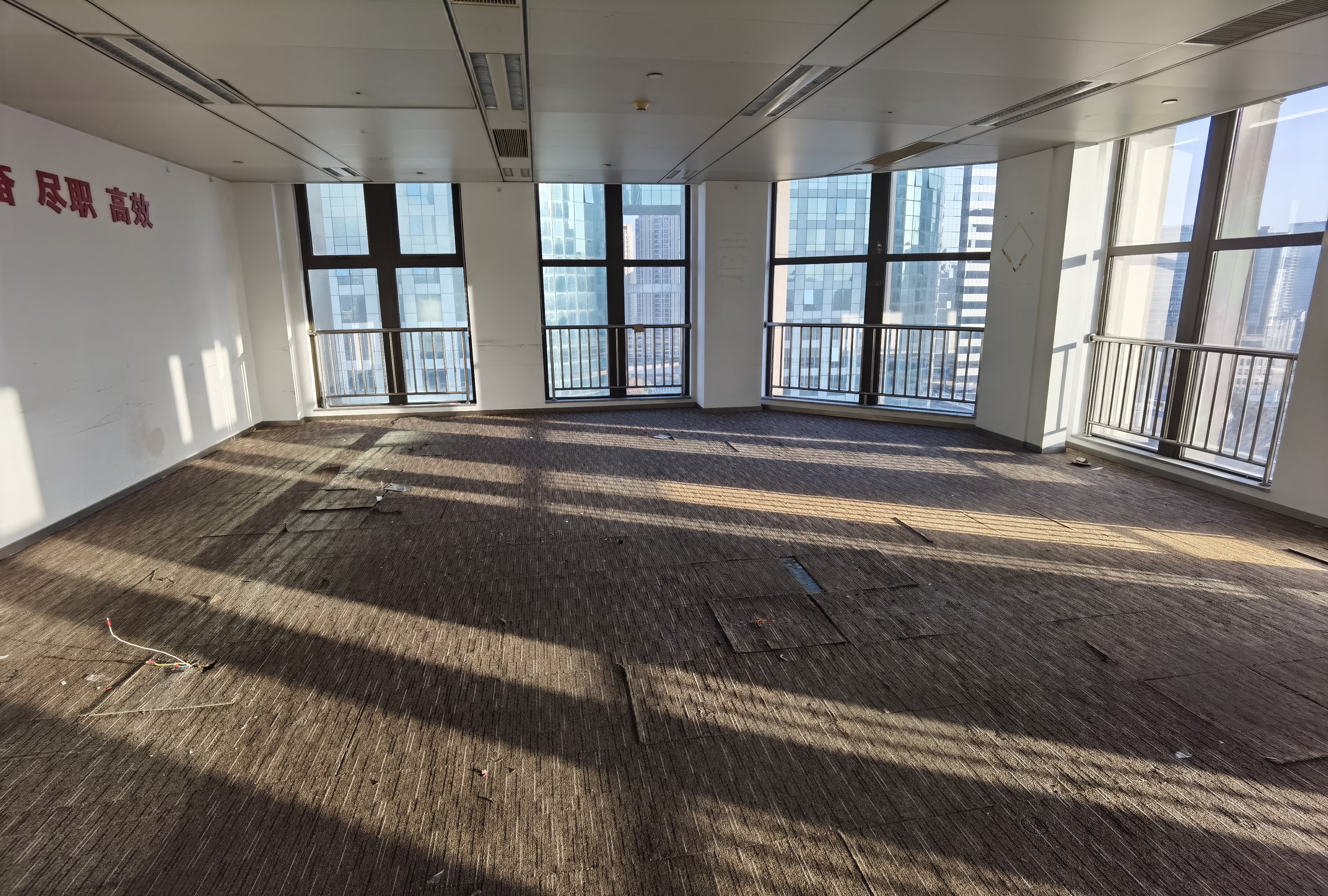 四川北路嘉杰国际广场217平米写字楼出租