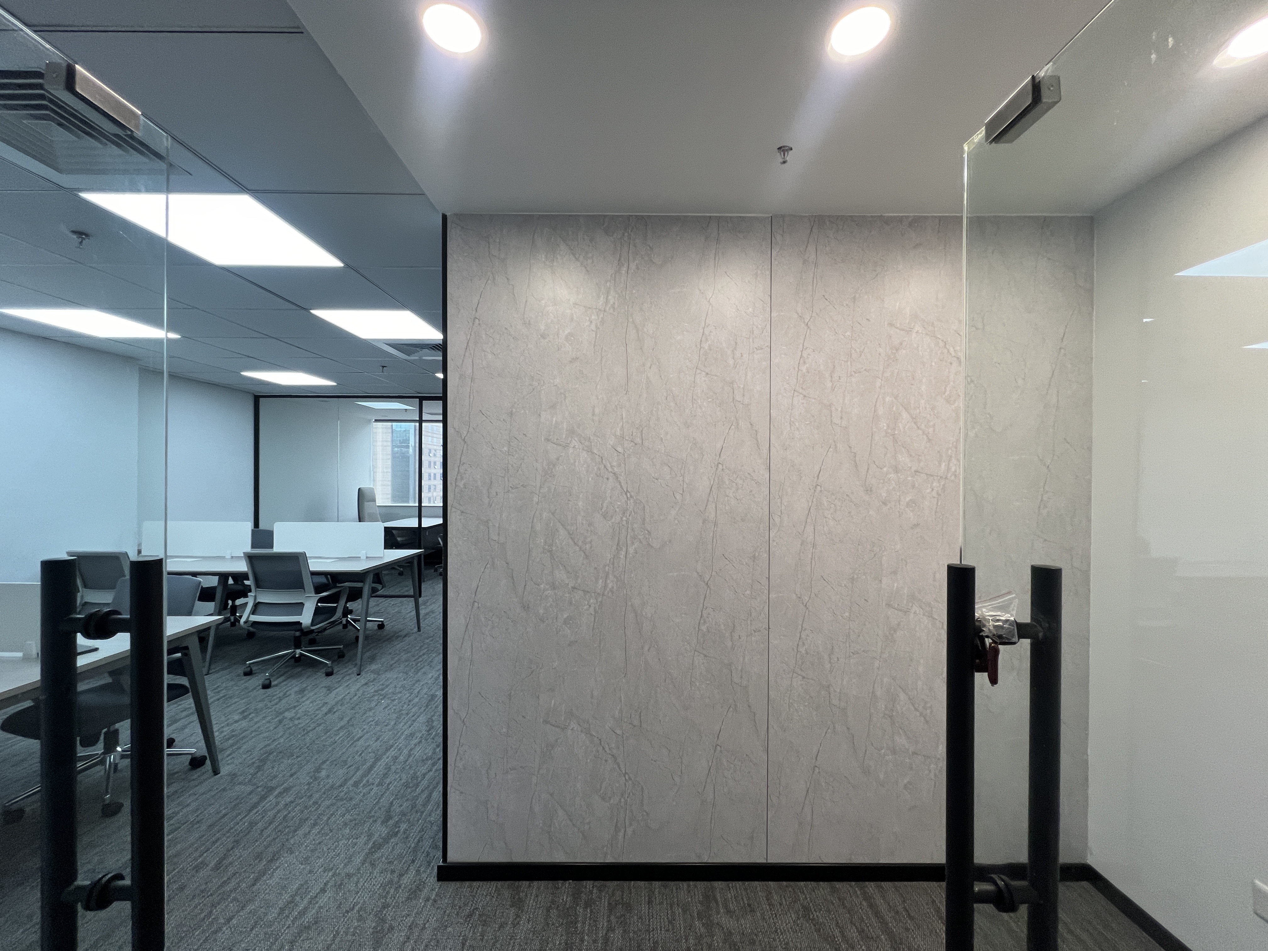 潍坊东方国际科技大厦102平米写字楼出租