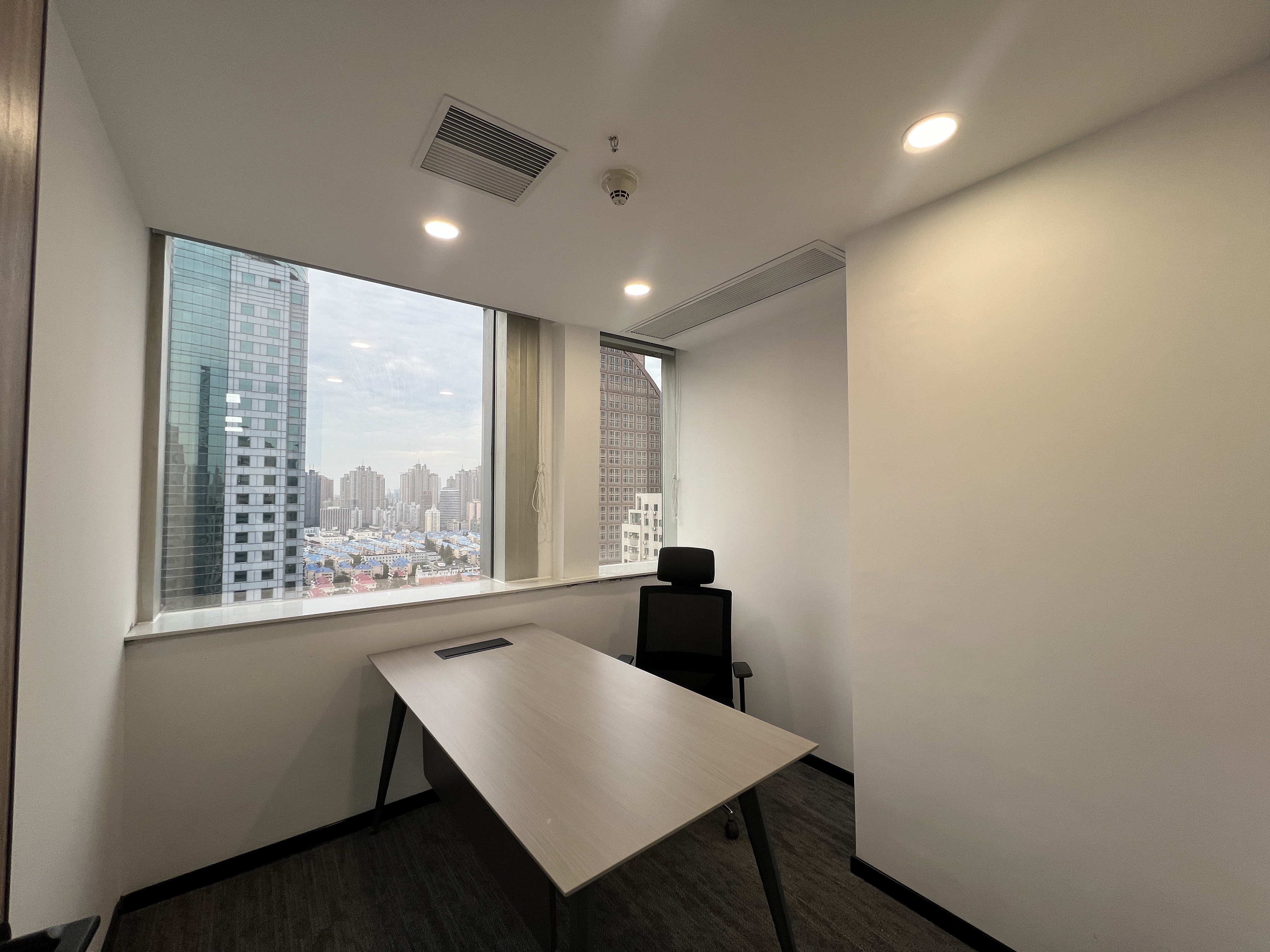 潍坊东方国际科技大厦102平米写字楼出租